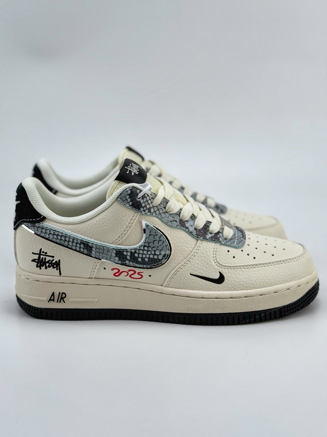 Nike Air Force 1 Low 07 x Stussy 蛇年限定 米黑小钩  XF8698-046