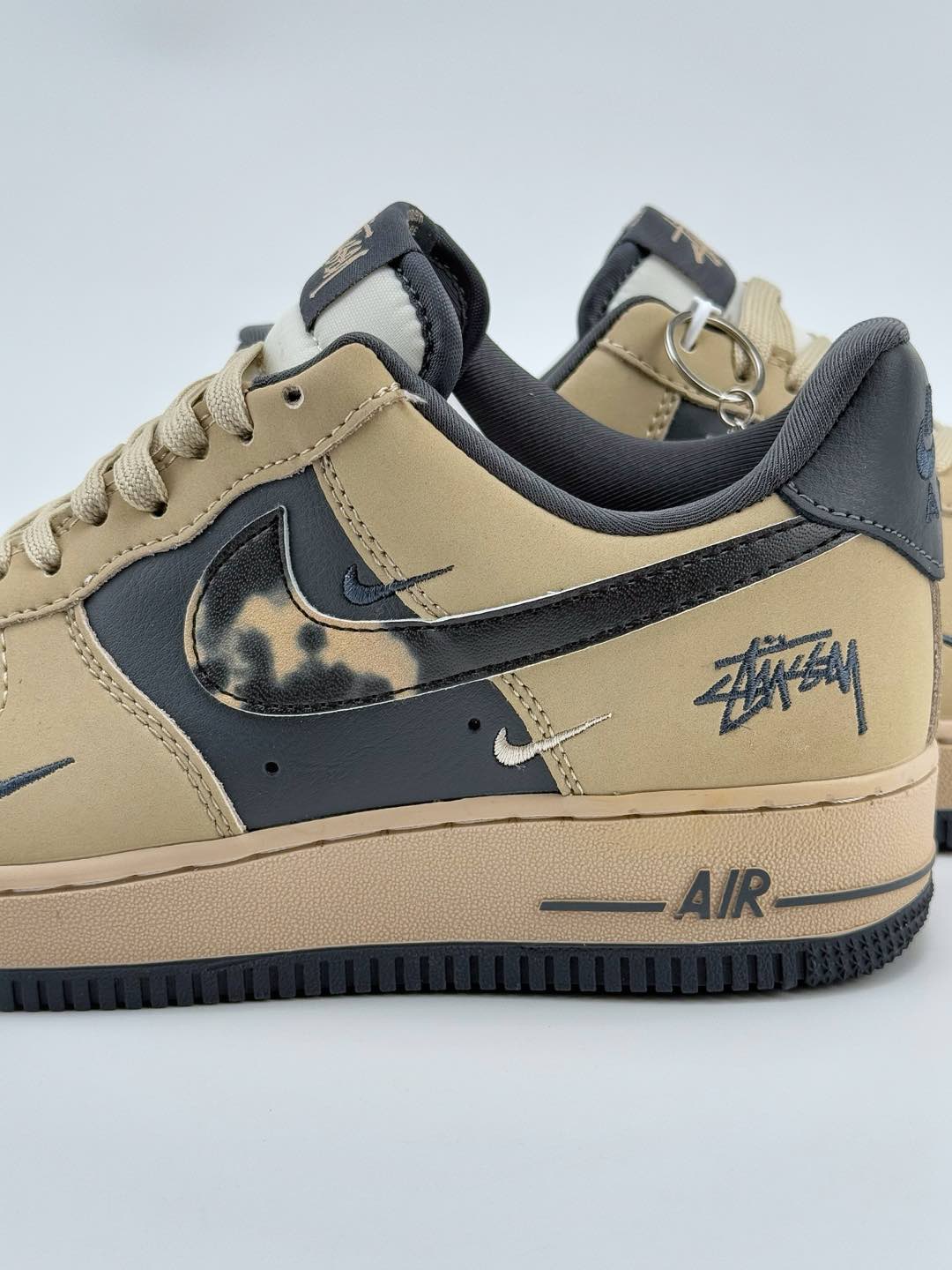 Nike Air Force 1 Low 07 x Stussy 棕灰小钩 KK1988-033