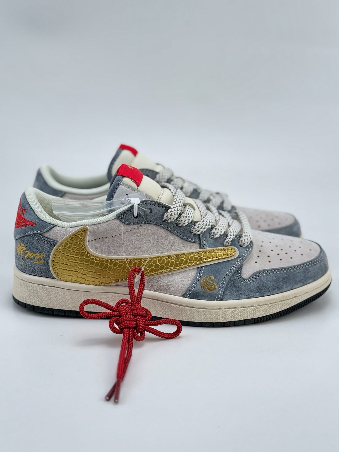 Travis Scott x Nike Air Jordan 1 Low 蛇年限定 Air Jordan 1 Low 反转灰蓝金满天星倒钩 XZ2025-288