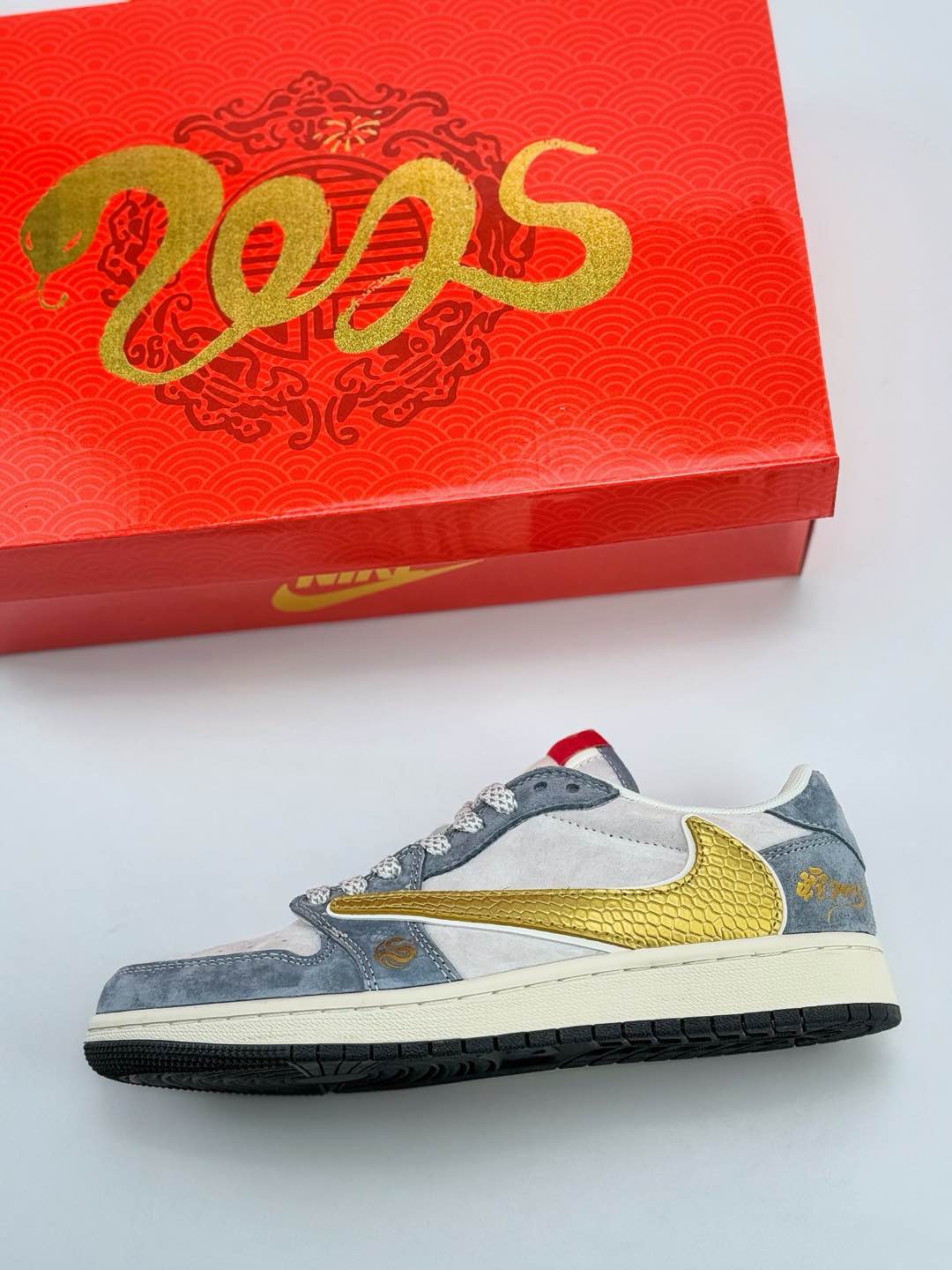 Travis Scott x Nike Air Jordan 1 Low 蛇年限定 Air Jordan 1 Low 反转灰蓝金满天星倒钩 XZ2025-288