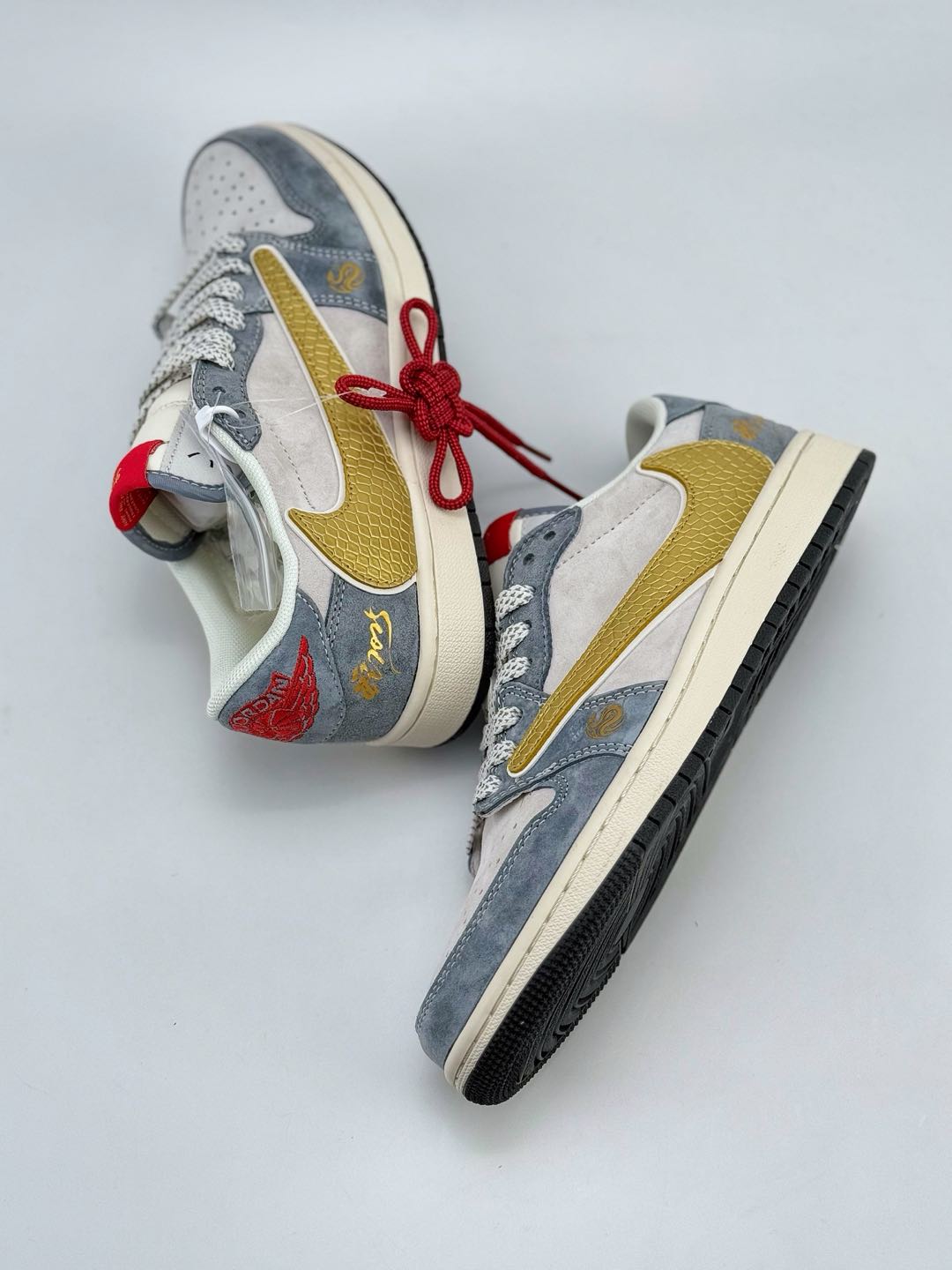 Travis Scott x Nike Air Jordan 1 Low 蛇年限定 Air Jordan 1 Low 反转灰蓝金满天星倒钩 XZ2025-288