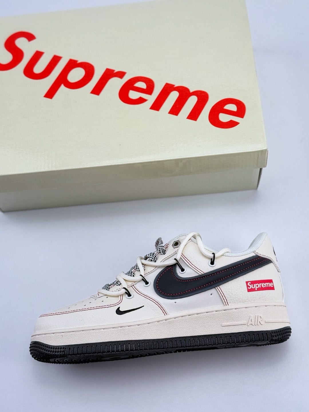 Nike Air Force 1 Low 07 x Supreme 白黑小钩绑带满天星  SJ1198-104