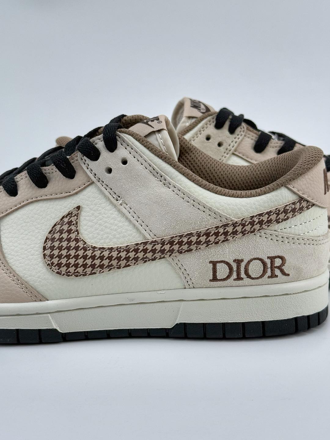 Nike SB Dunk Low x DIOR 白棕小钩  DJ2024-097