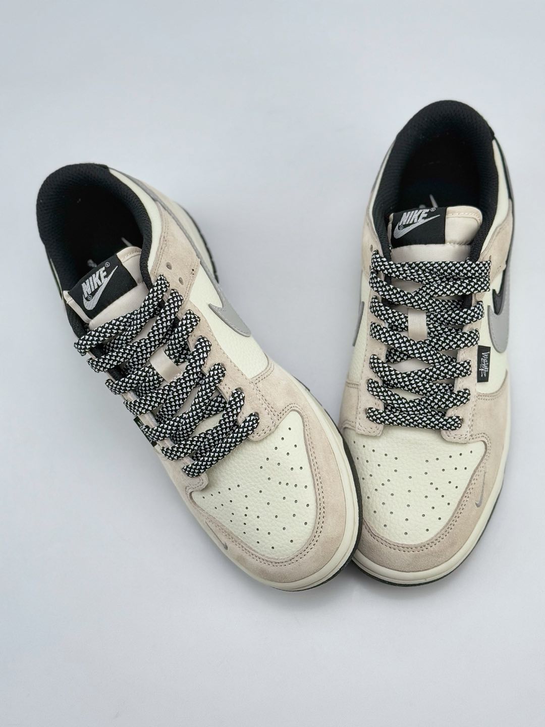 Nike SB Dunk Low x Stussy 白黑灰双钩满天星  DJ2024-061