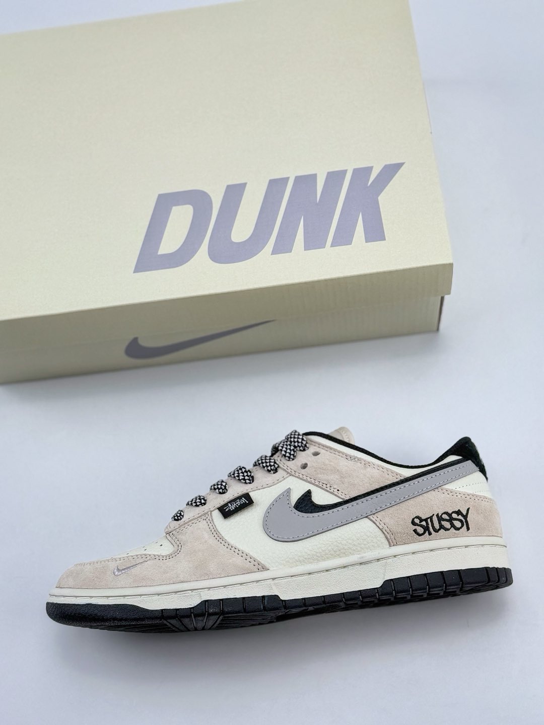 Nike SB Dunk Low x Stussy 白黑灰双钩满天星  DJ2024-061