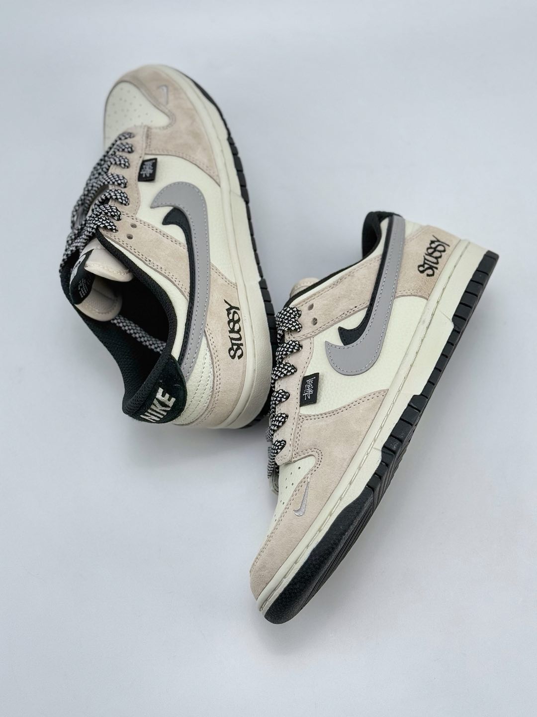 Nike SB Dunk Low x Stussy 白黑灰双钩满天星  DJ2024-061