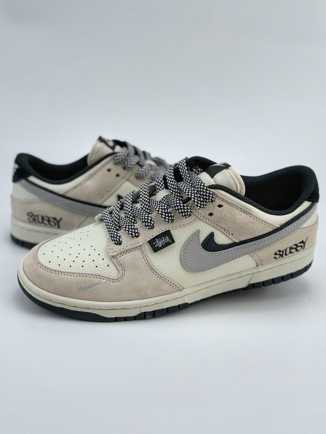 Nike SB Dunk Low x Stussy 白黑灰双钩满天星  DJ2024-061