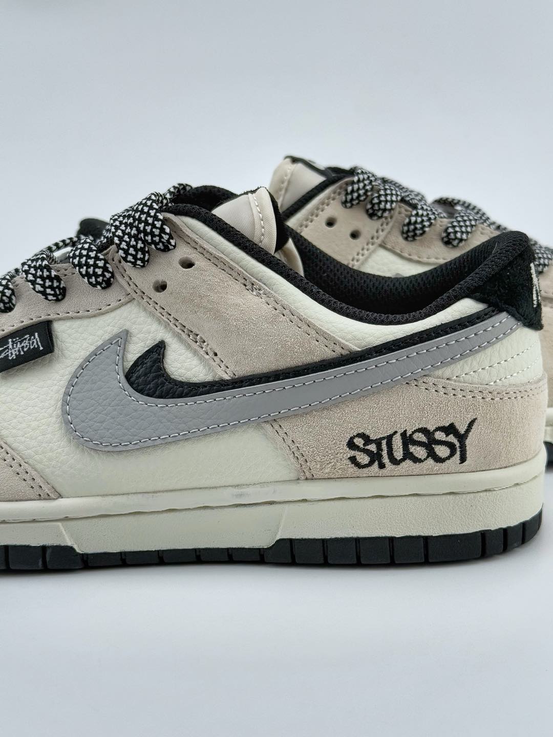 Nike SB Dunk Low x Stussy 白黑灰双钩满天星  DJ2024-061