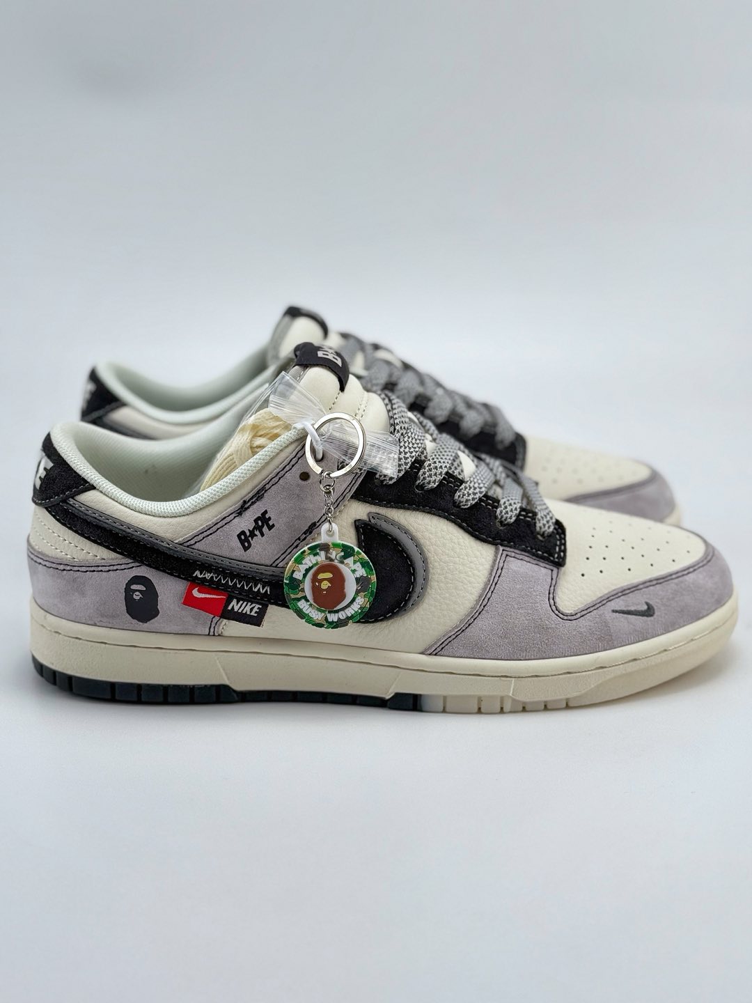 Nike SB Dunk Low x BAPE 白灰黑双钩满天星  DM6868-031