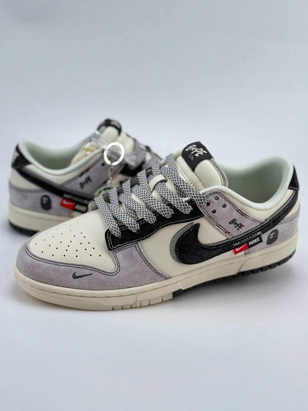 Nike SB Dunk Low x BAPE 白灰黑双钩满天星  DM6868-031