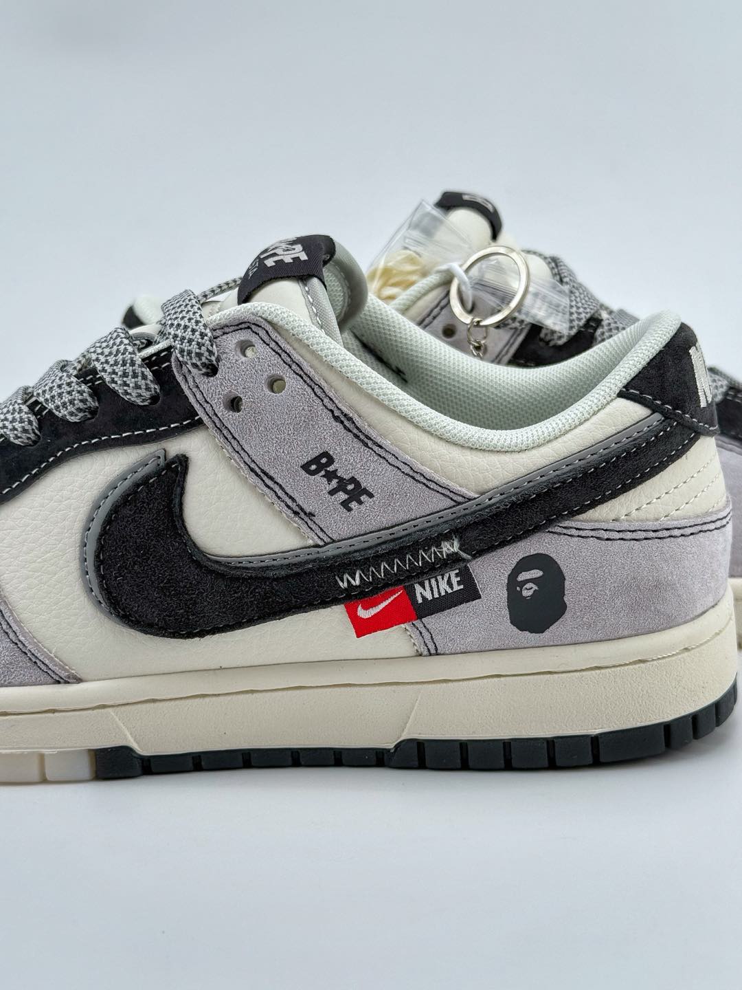 Nike SB Dunk Low x BAPE 白灰黑双钩满天星  DM6868-031