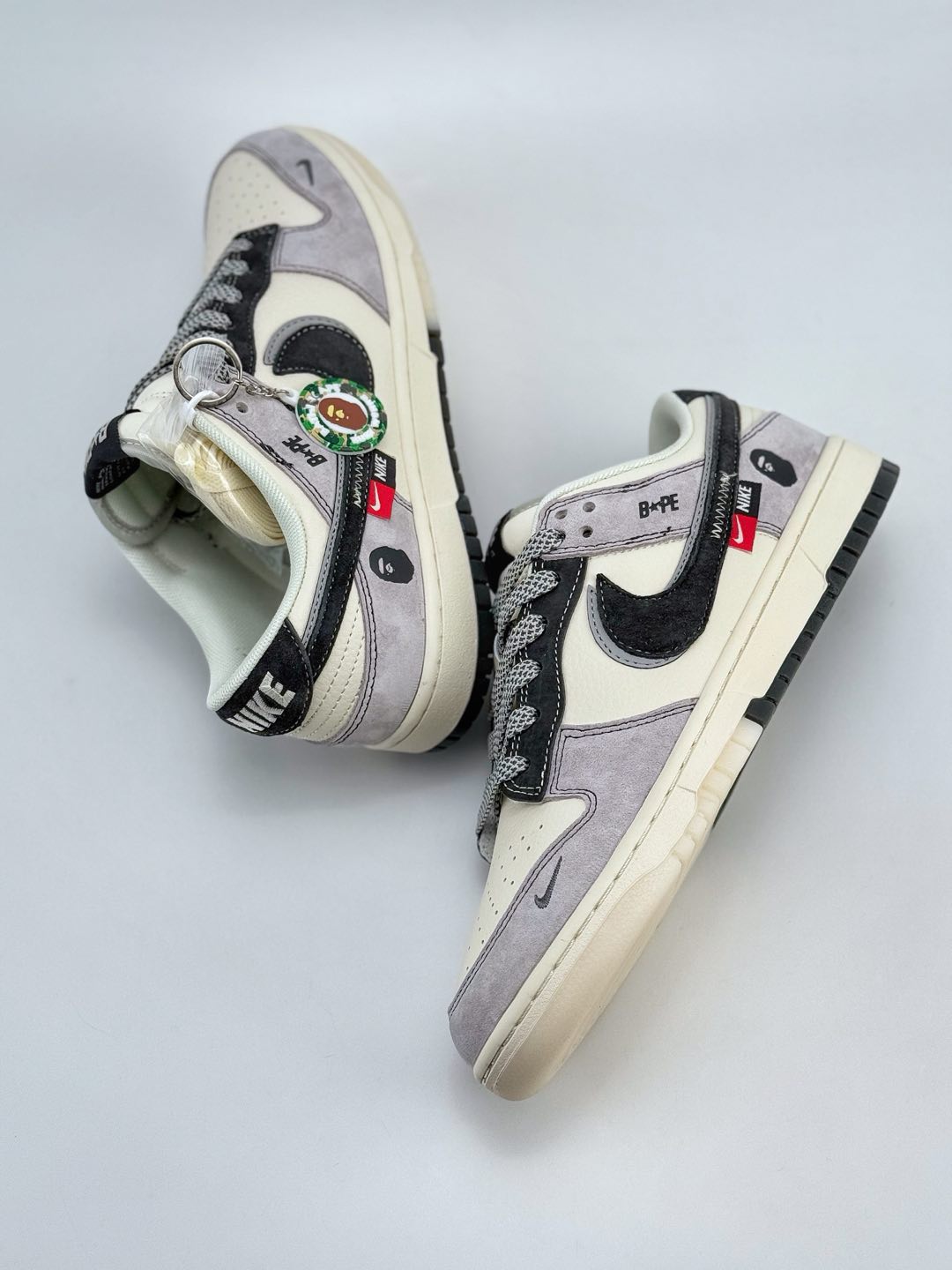 Nike SB Dunk Low x BAPE 白灰黑双钩满天星  DM6868-031