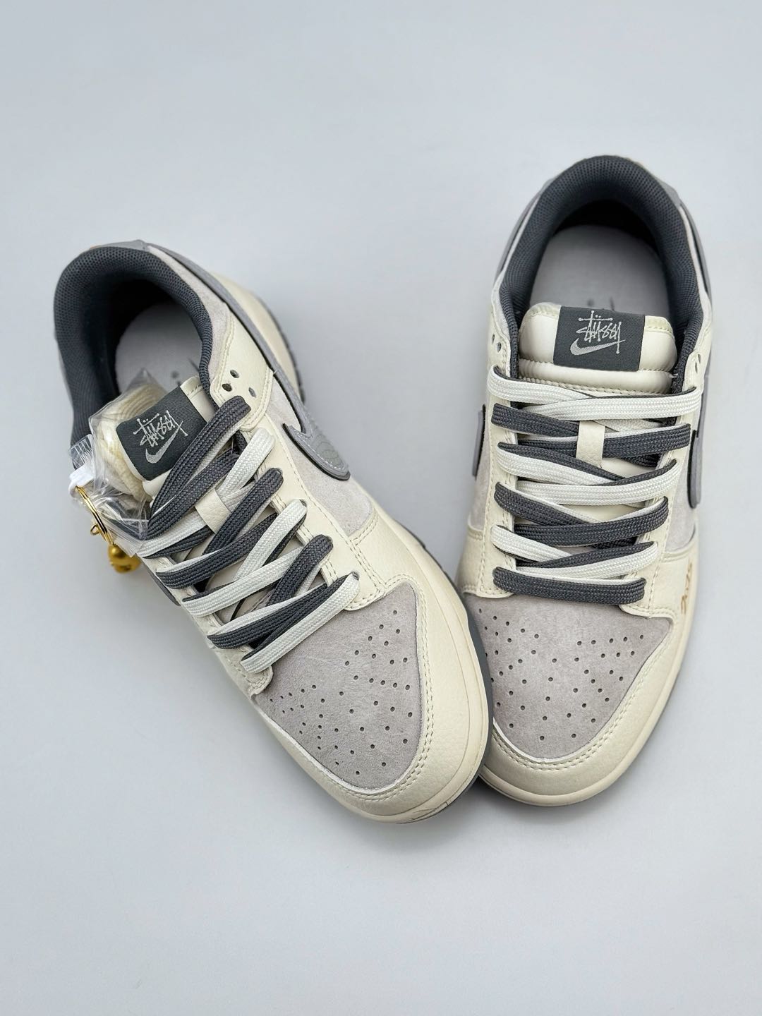 Nike SB Dunk Low x Stussy 蛇年限定 白灰银双鞋带  DM6868-008