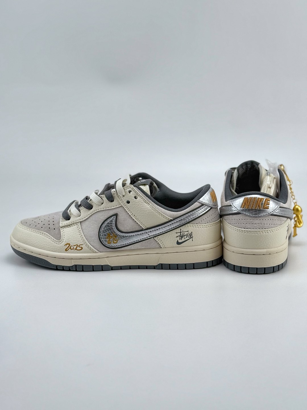 Nike SB Dunk Low x Stussy 蛇年限定 白灰银双鞋带  DM6868-008