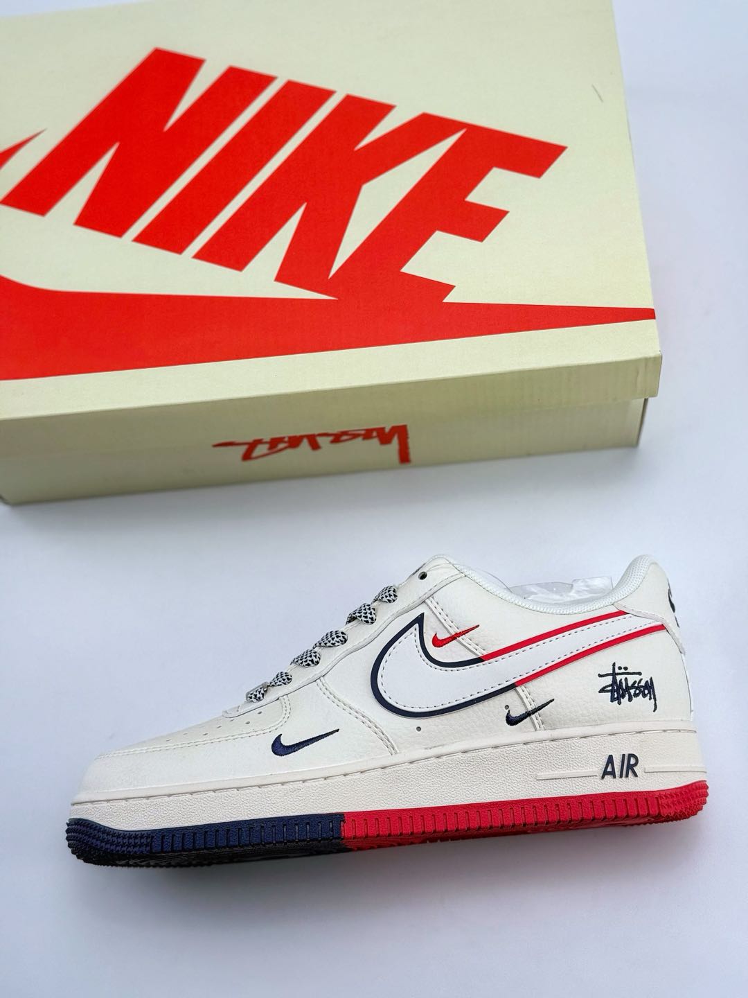 Nike Air Force 1 Low 07 x Stussy 白蓝红三小钩满天星  HD2256-606