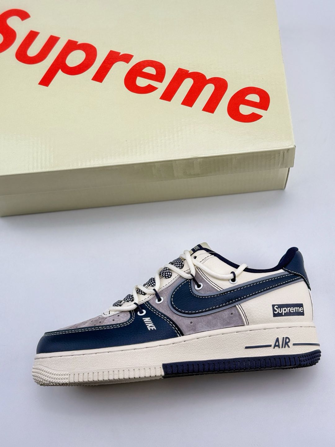 Nike Air Force 1 Low 07 x Supreme 灰蓝白绑带满天星 DM6688-018