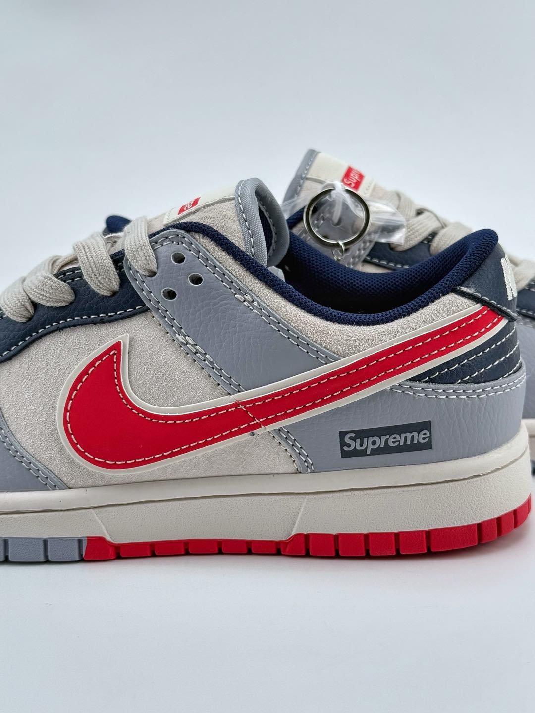 Nike SB Dunk Low x Supreme 灰蓝小钩  DM6688-045