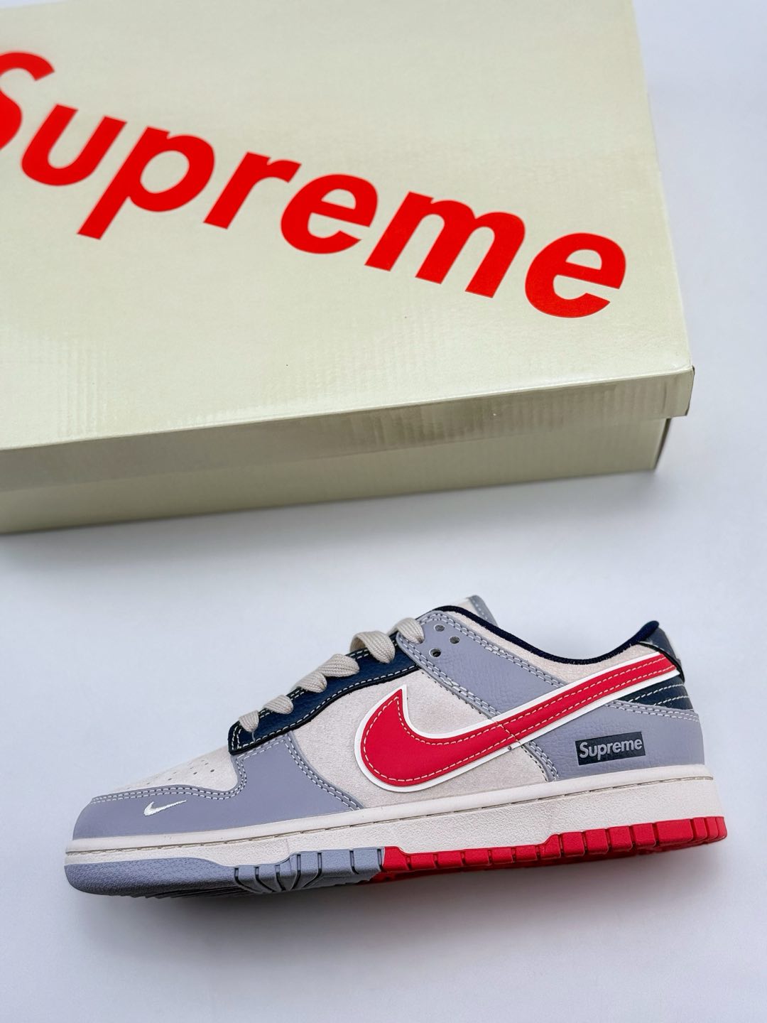 Nike SB Dunk Low x Supreme 灰蓝小钩  DM6688-045