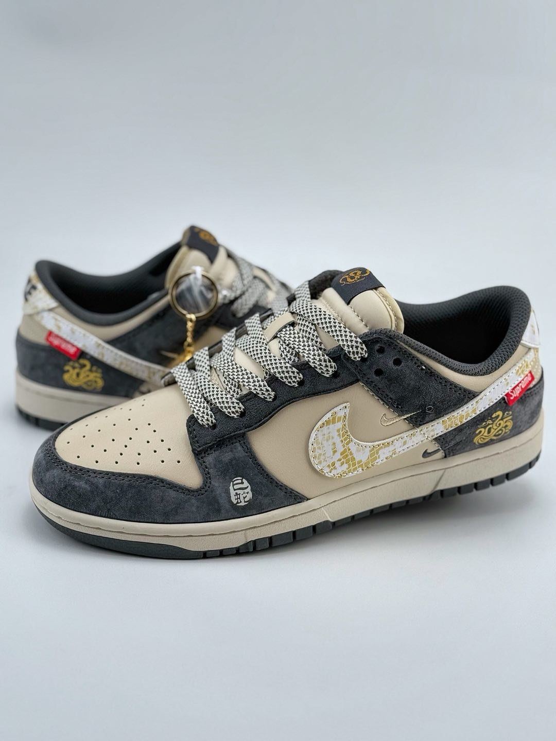 Nike SB Dunk Low x Supreme 蛇年限定 棕灰双小钩满天星 DM6688-016