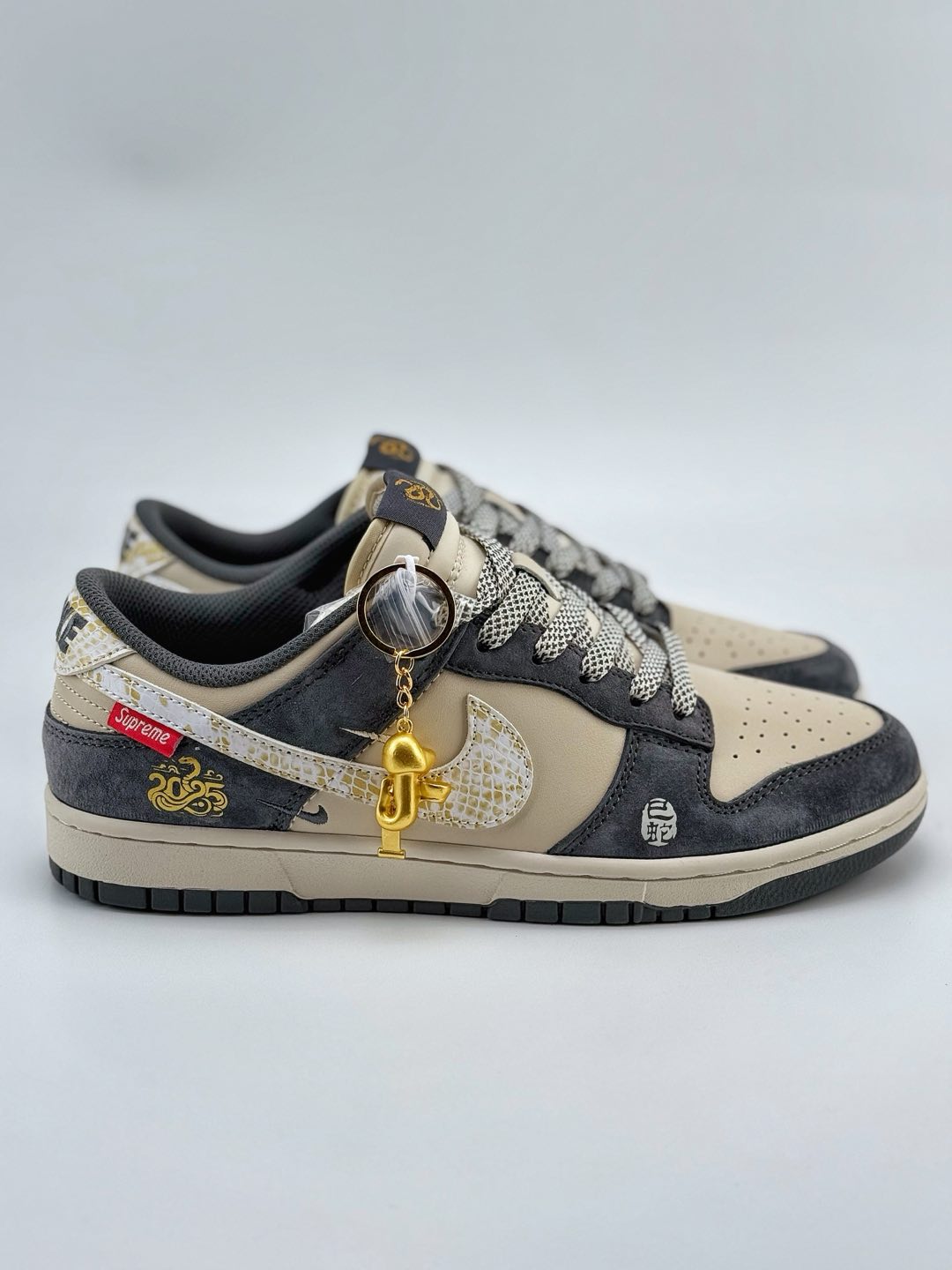 Nike SB Dunk Low x Supreme 蛇年限定 棕灰双小钩满天星 DM6688-016