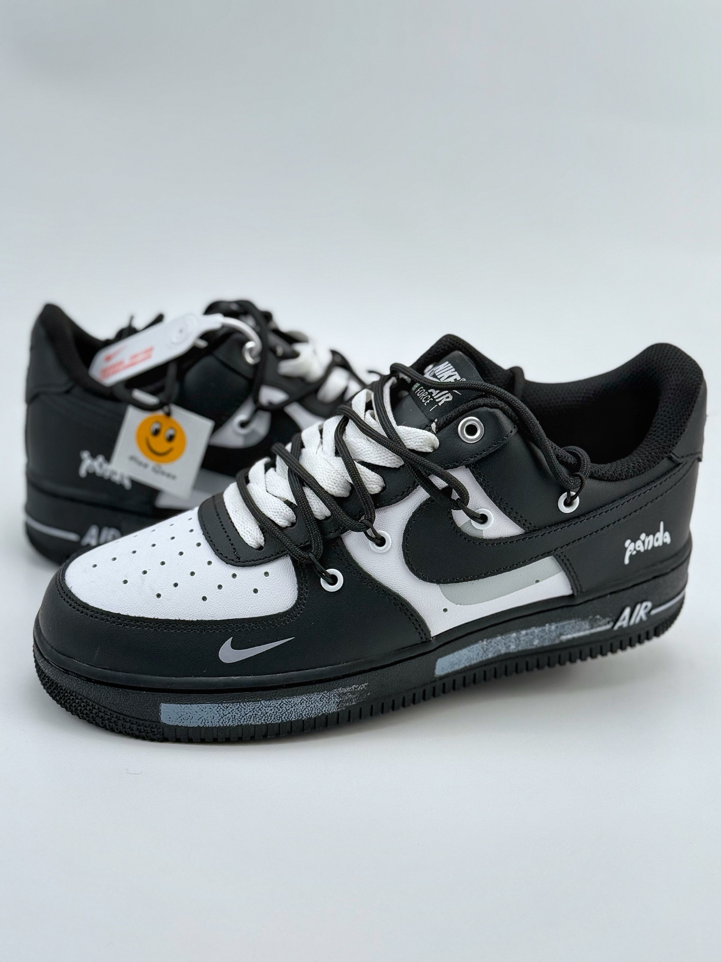 Nike Air Force 1 Low 07 黑白小钩绑带 笑脸贴布  CV9879-542