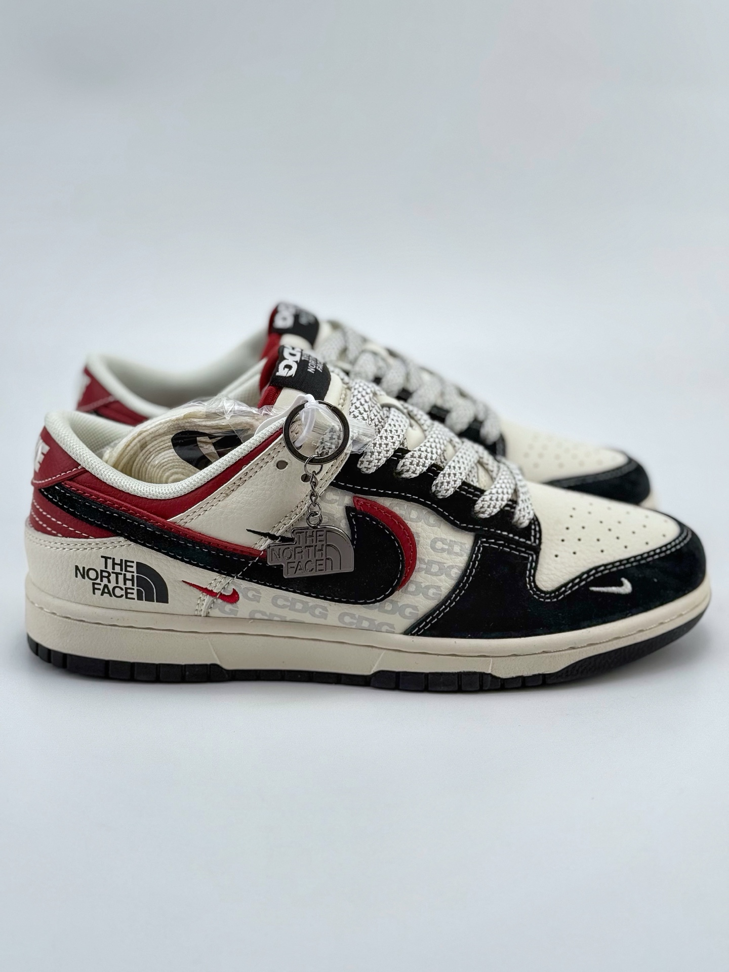 Nike SB Dunk Low x The North Face x CDG 白黑红双钩满天星 DM6868-043