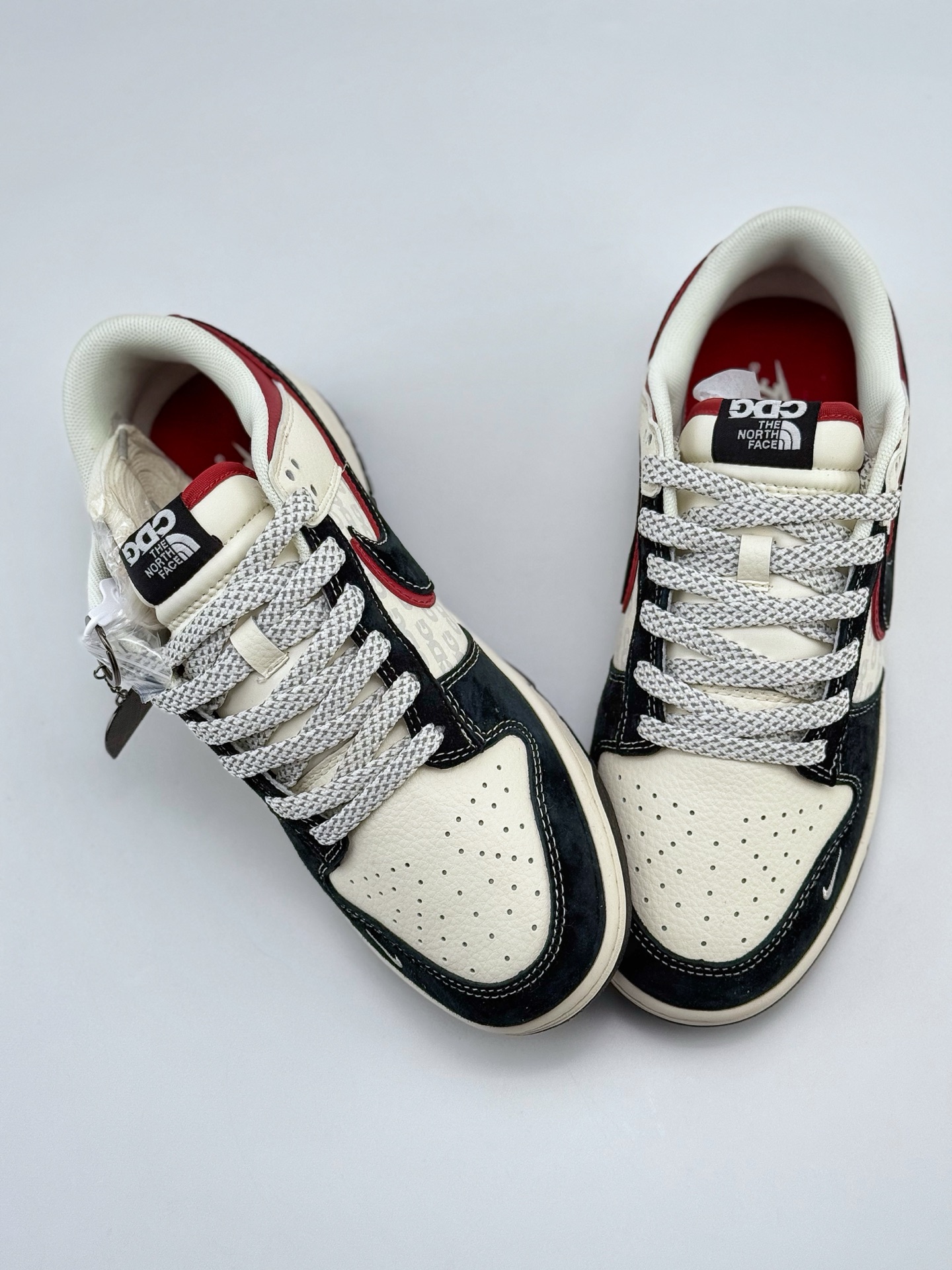 Nike SB Dunk Low x The North Face x CDG 白黑红双钩满天星 DM6868-043