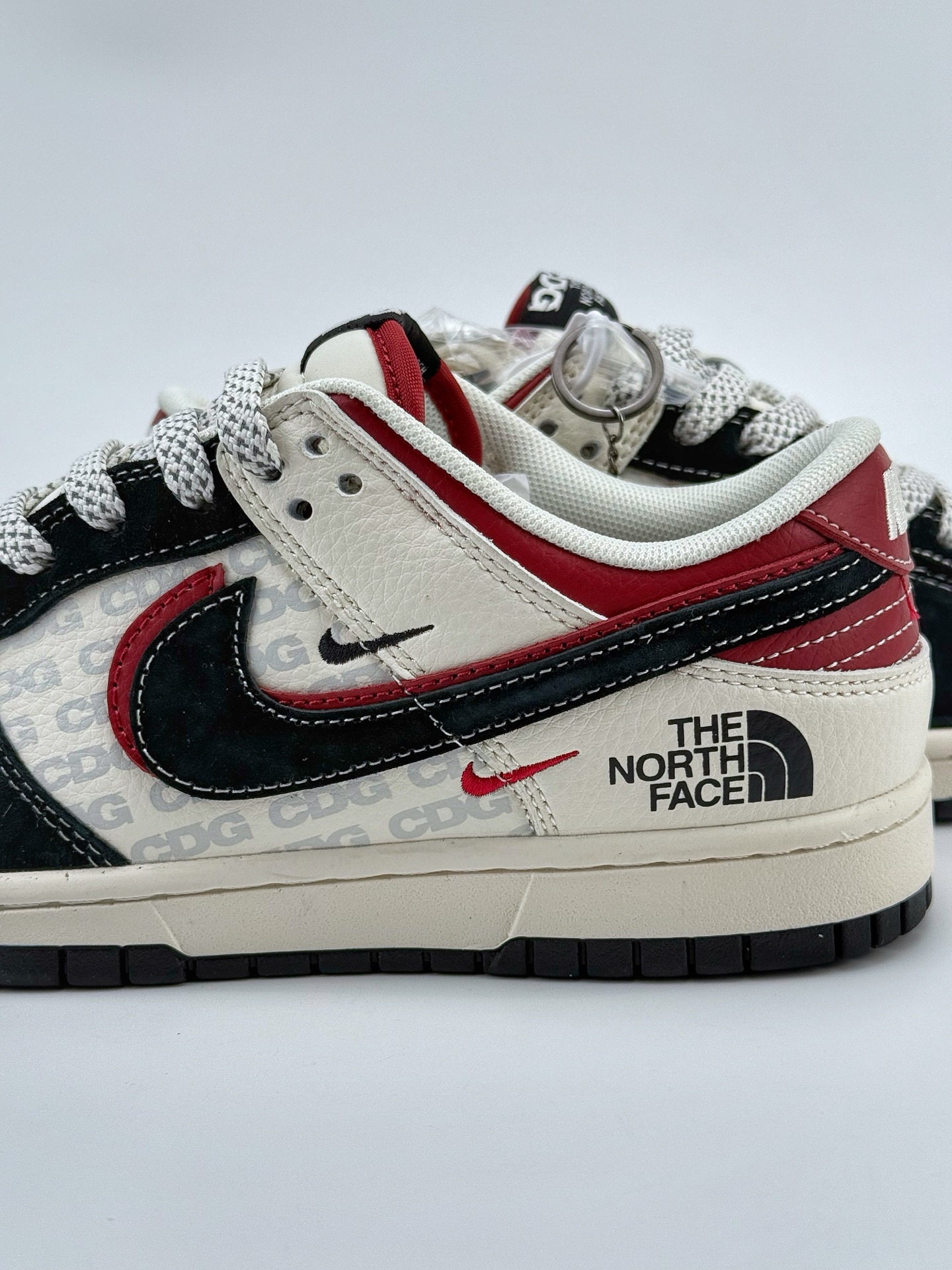 Nike SB Dunk Low x The North Face x CDG 白黑红双钩满天星 DM6868-043