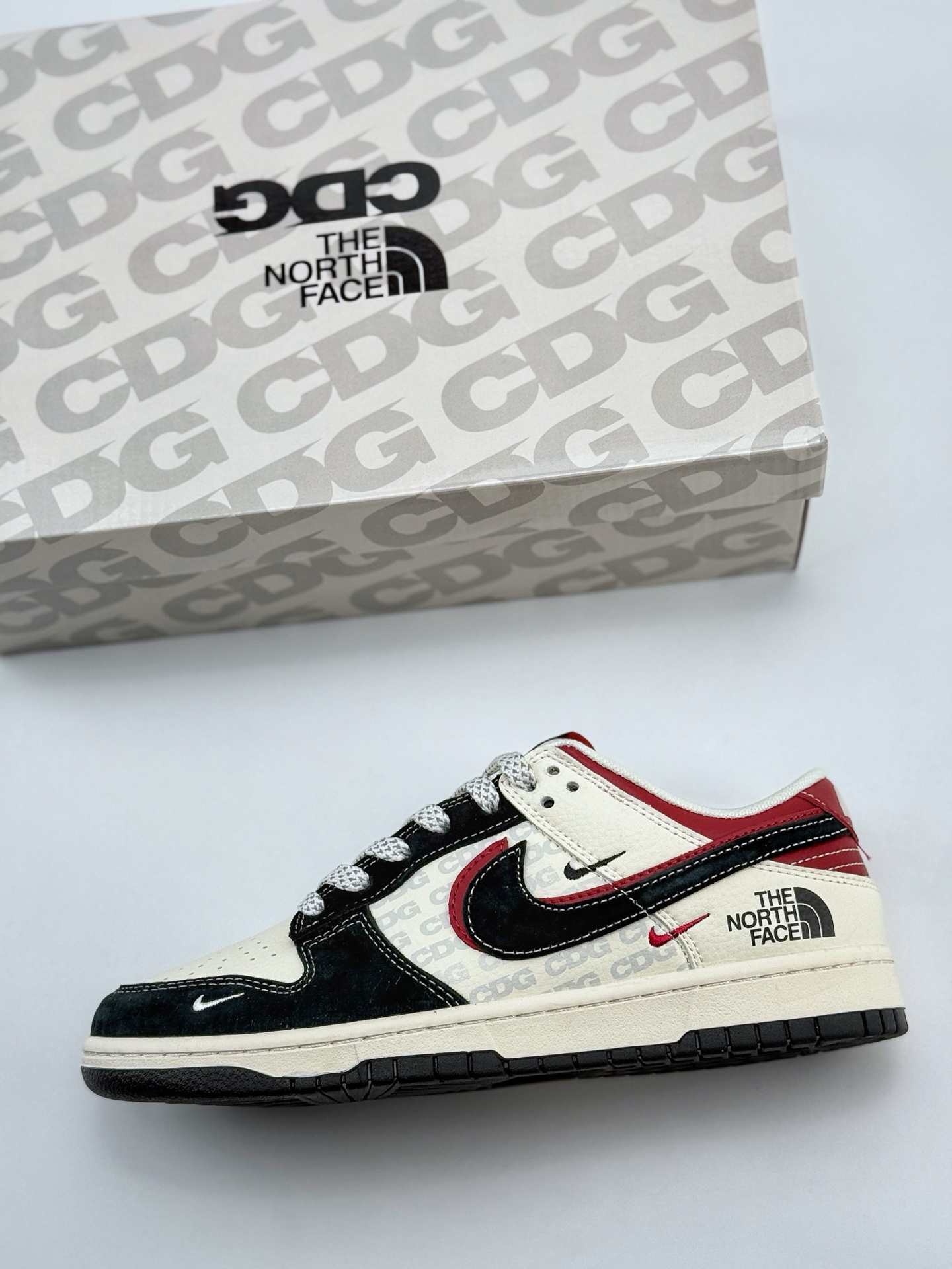 Nike SB Dunk Low x The North Face x CDG 白黑红双钩满天星 DM6868-043