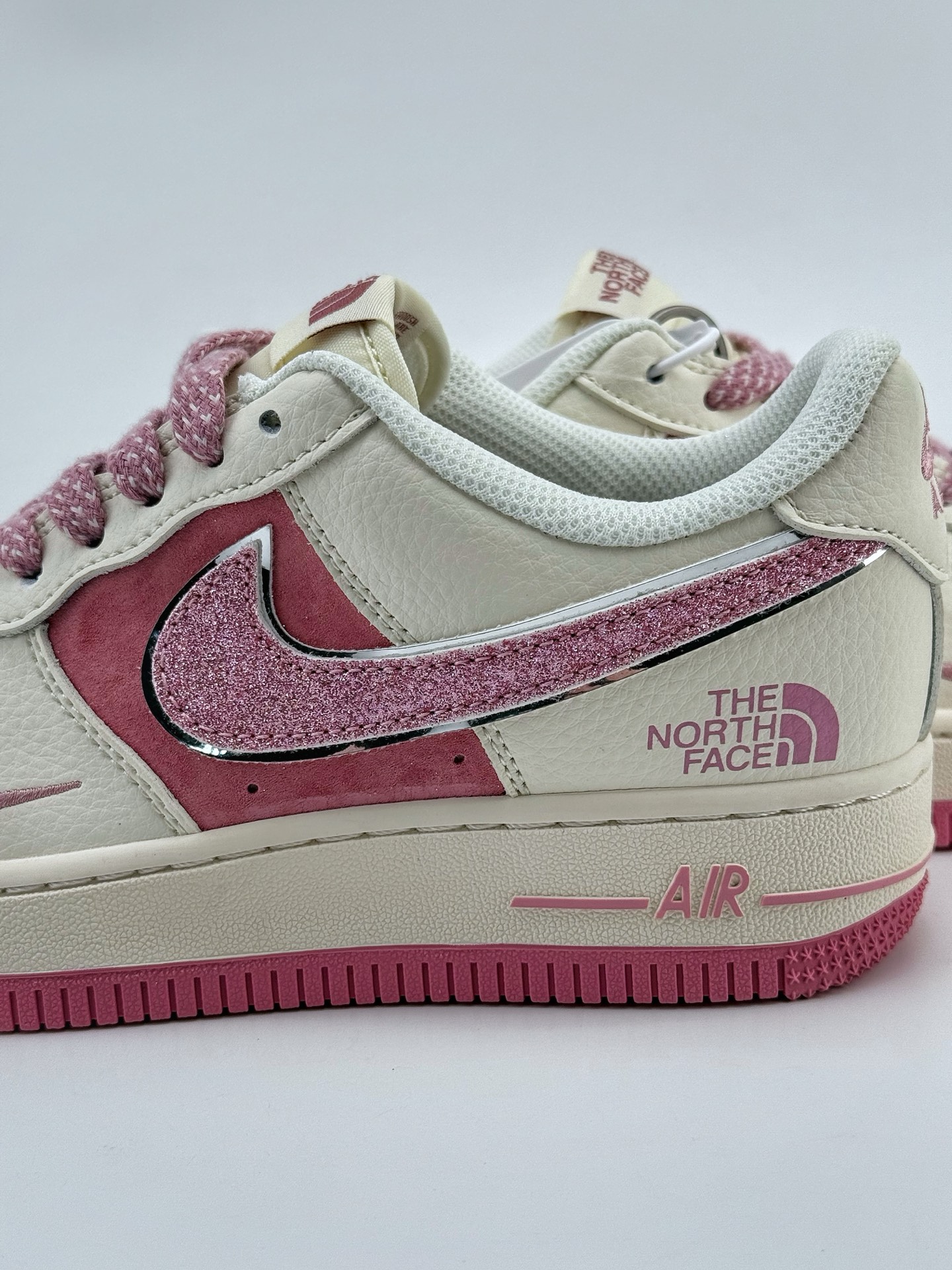 Nike Air Force 1 Low 07 x The North Face 白粉小钩满天星 QY6818-538