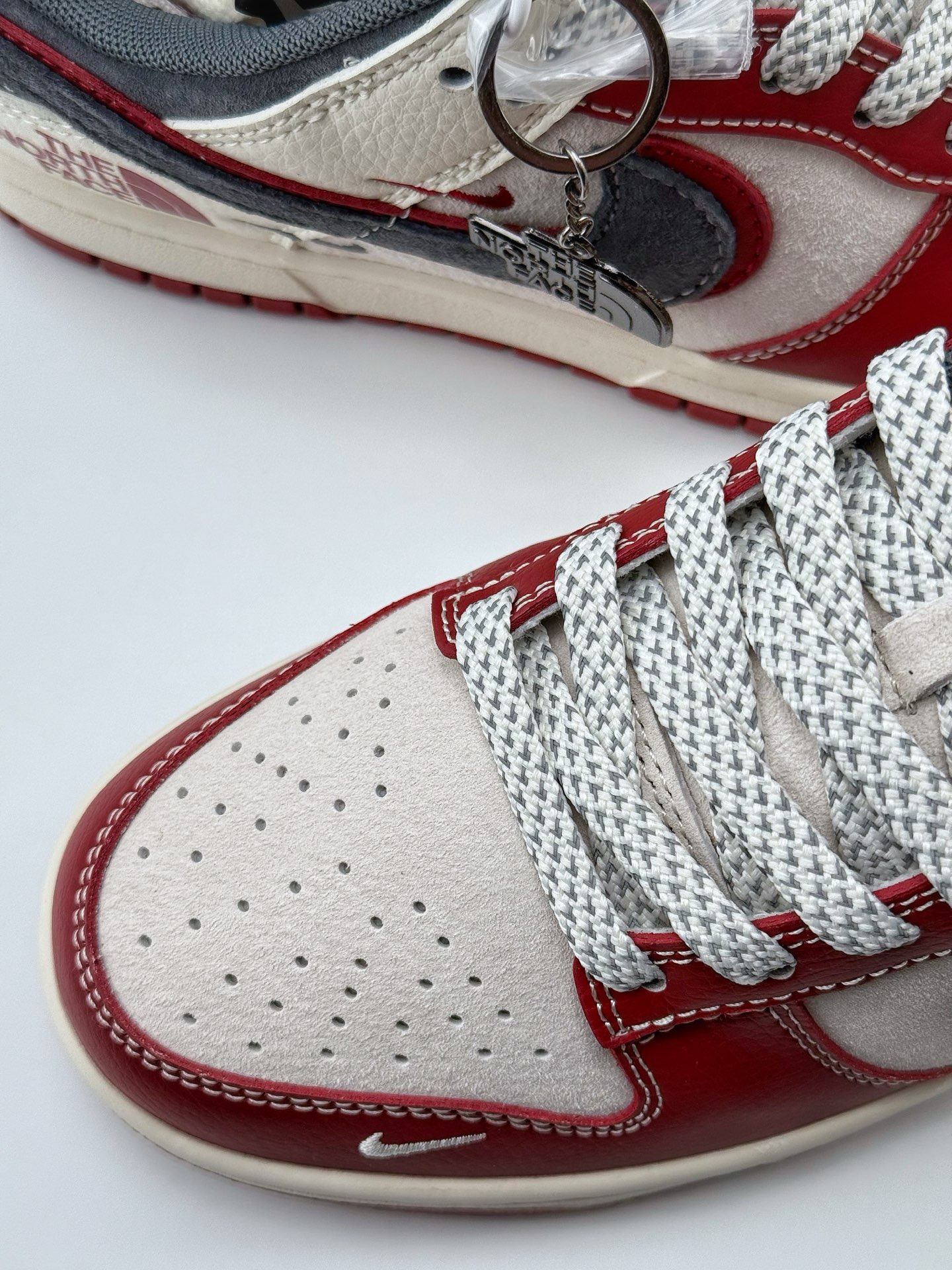 Nike SB Dunk Low x The North Face x CDG 白红灰三小钩满天星 DM6868-042