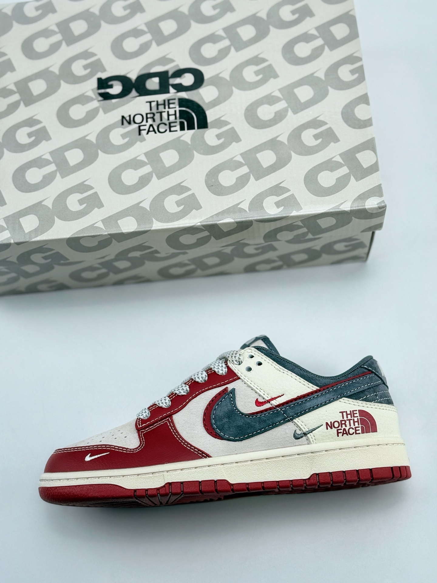 Nike SB Dunk Low x The North Face x CDG 白红灰三小钩满天星 DM6868-042