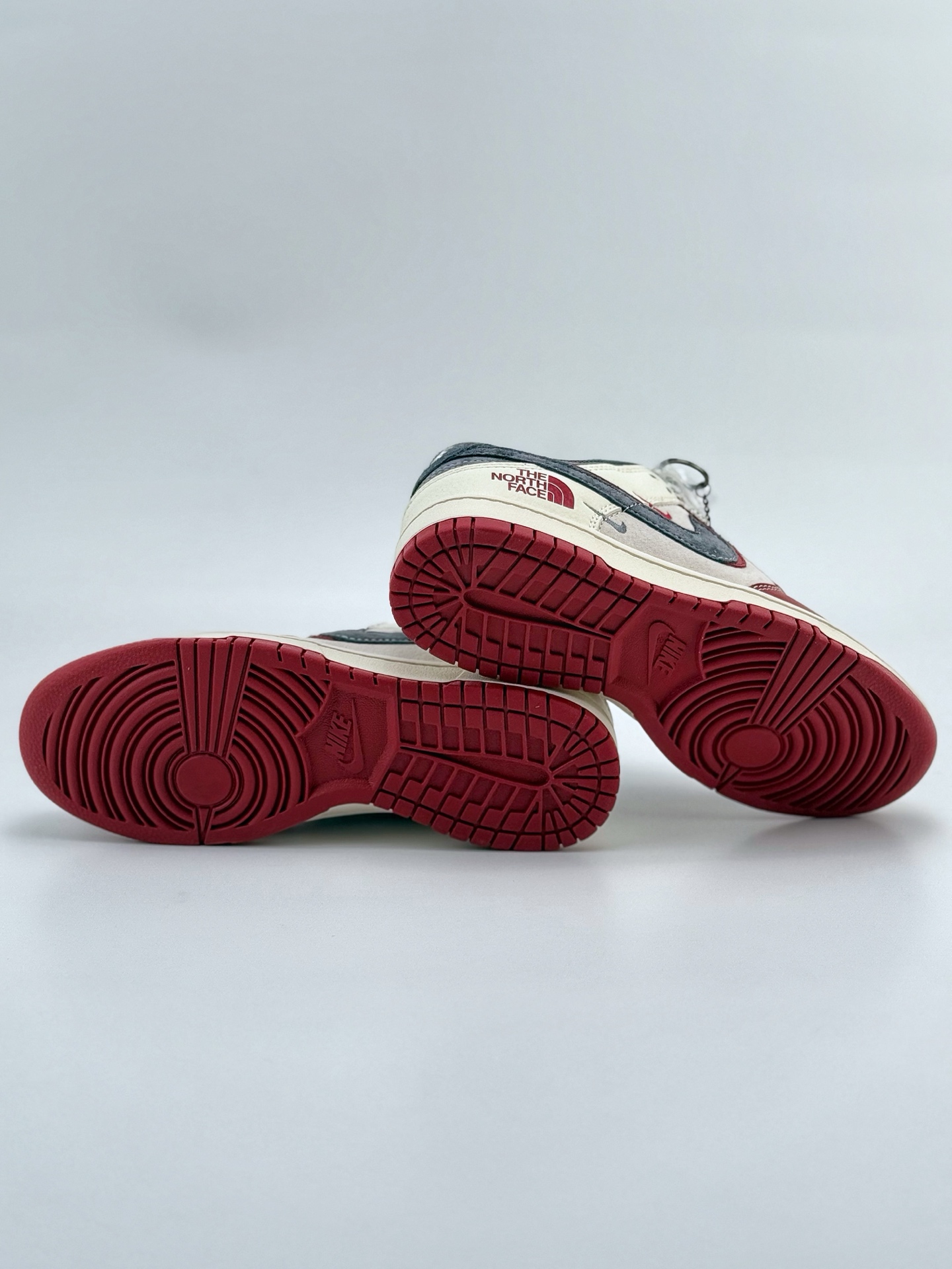 Nike SB Dunk Low x The North Face x CDG 白红灰三小钩满天星 DM6868-042