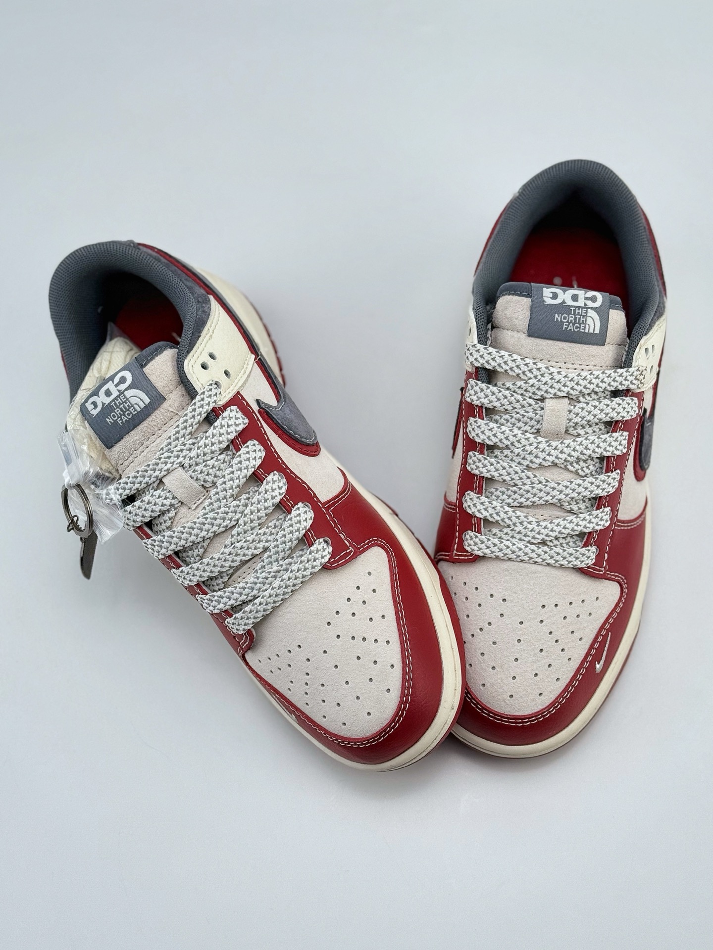 Nike SB Dunk Low x The North Face x CDG 白红灰三小钩满天星 DM6868-042