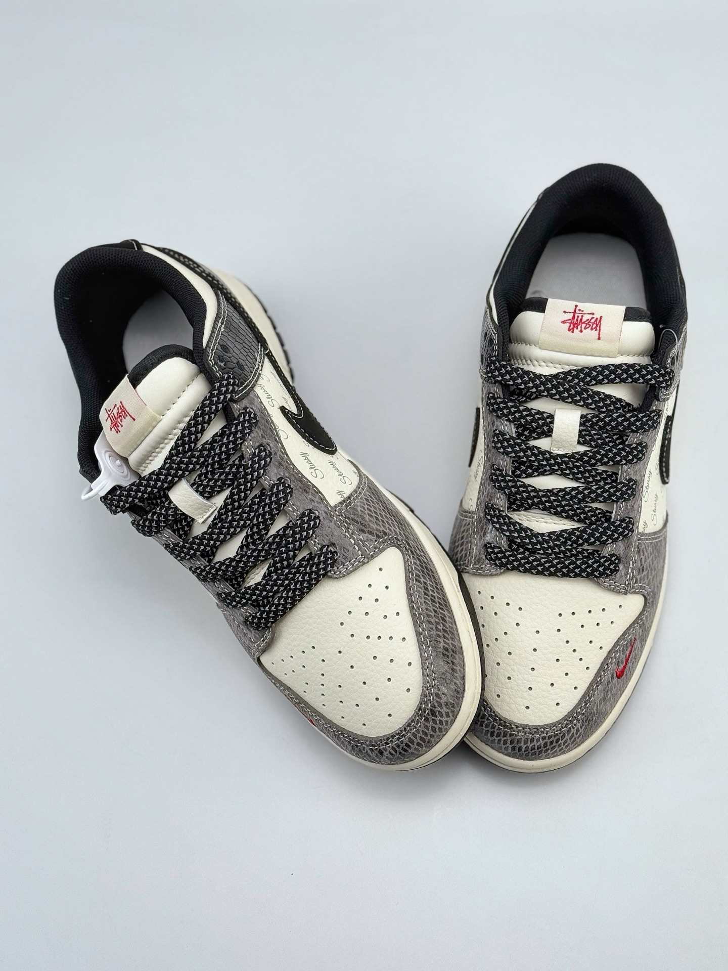 Nike SB Dunk Low x Stussy 蛇年限定 白黑灰小钩满天星  XF8698-048