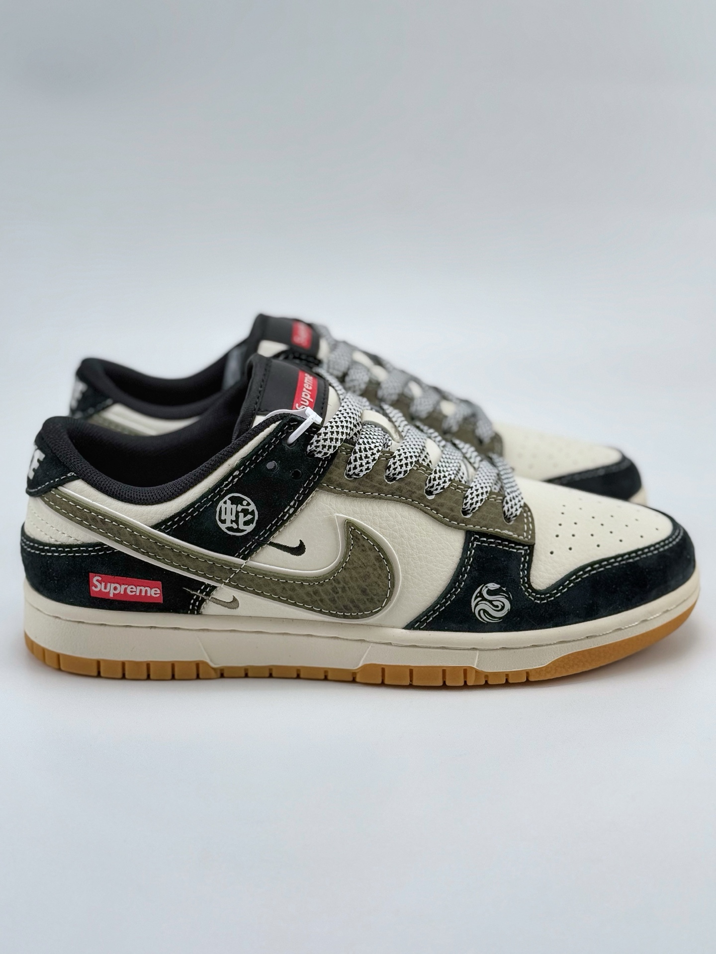 Nike SB Dunk Low x Supreme 蛇年限定 白黑绿小钩满天星  XF8698-049