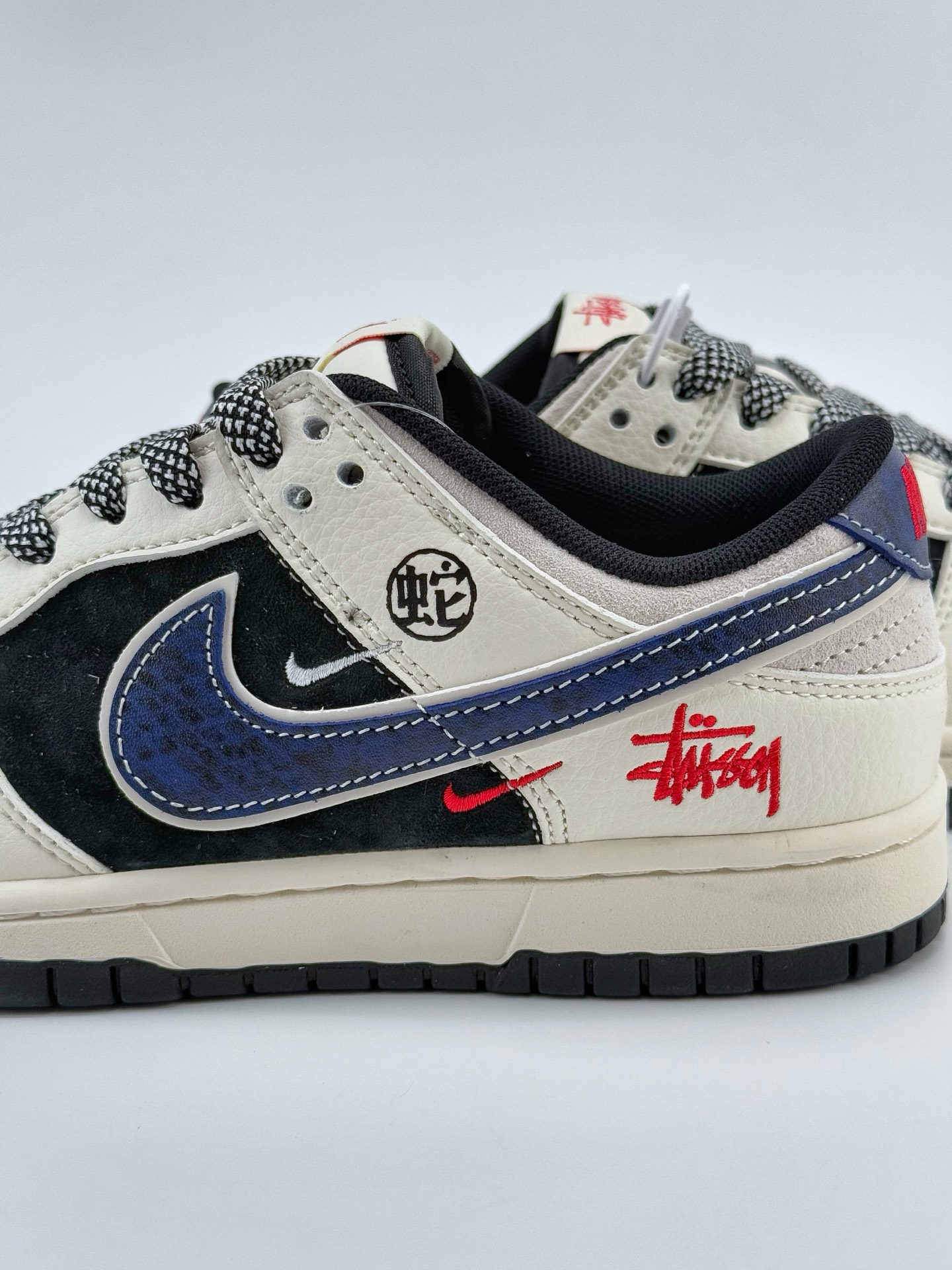 Nike SB Dunk Low x Stussy 蛇年限定 白黑蓝小钩满天星  XF8698-050