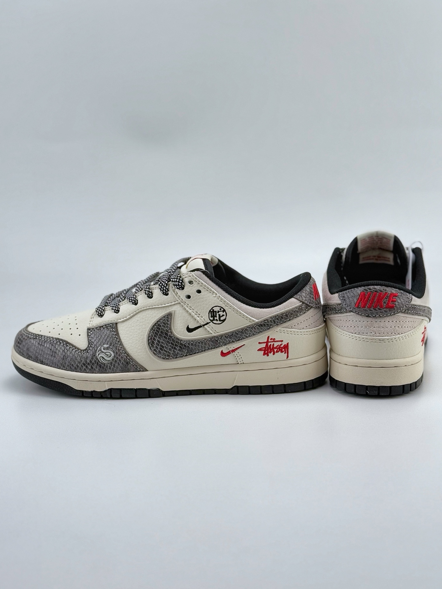 Nike SB Dunk Low x Stussy 蛇年限定 白灰小钩满天星 XF8698-051