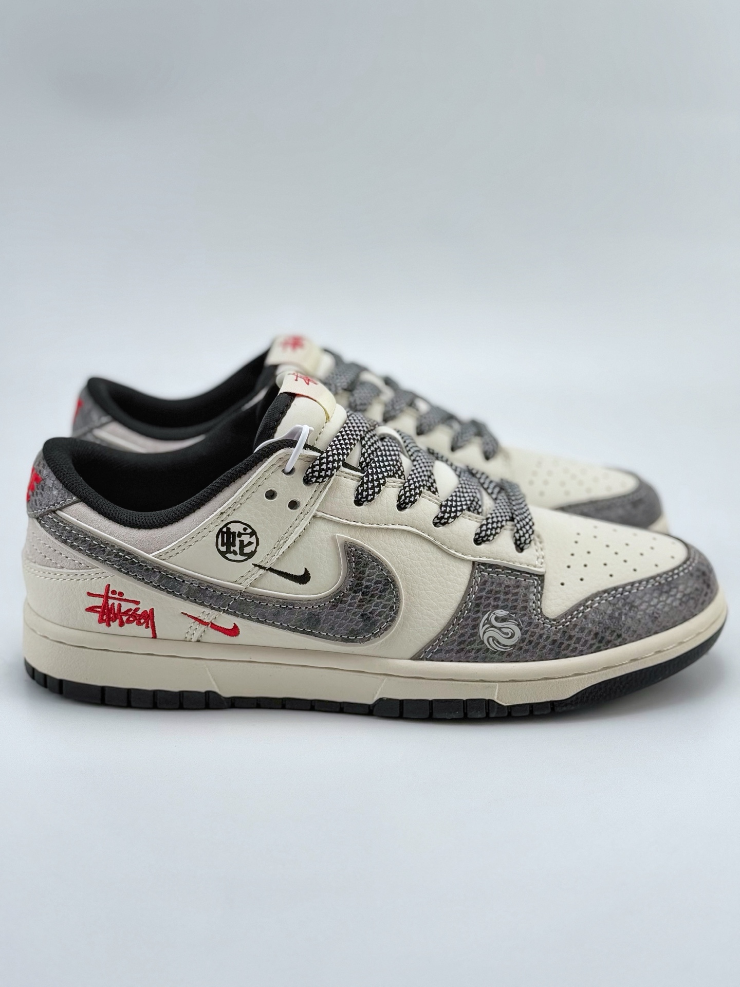 Nike SB Dunk Low x Stussy 蛇年限定 白灰小钩满天星 XF8698-051