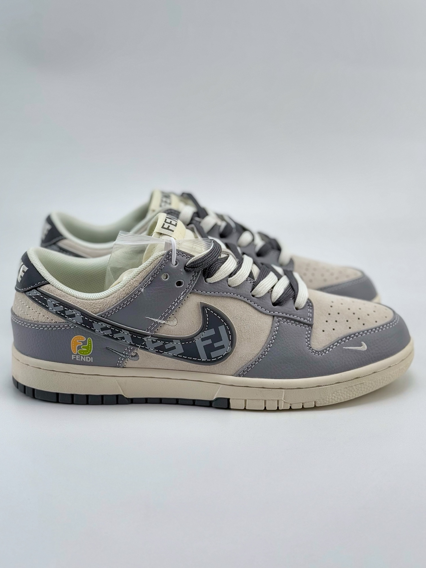 Nike SB Dunk Low x FEND 白灰小钩双鞋带 DM6868-021