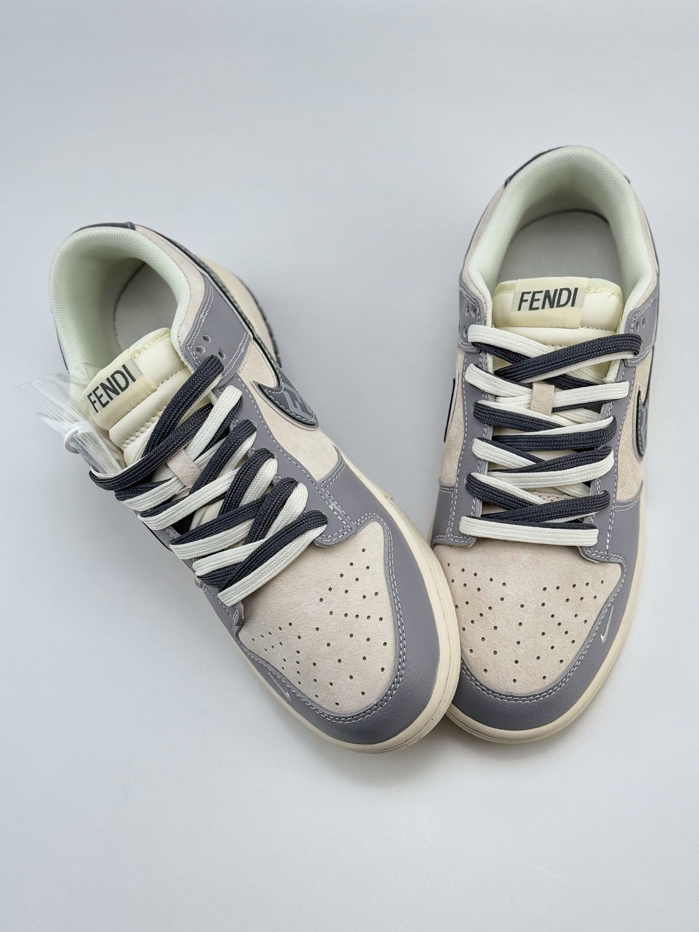 Nike SB Dunk Low x FEND 白灰小钩双鞋带 DM6868-021