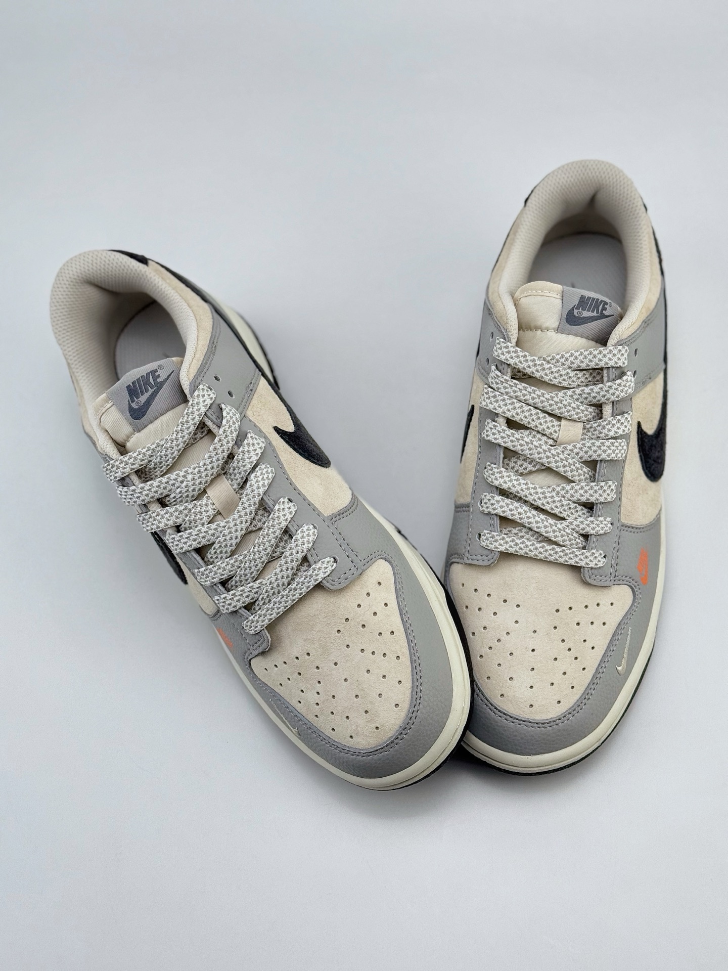 Nike SB Dunk Low x Stussy 白灰黑小钩满天星  DJ2024-095