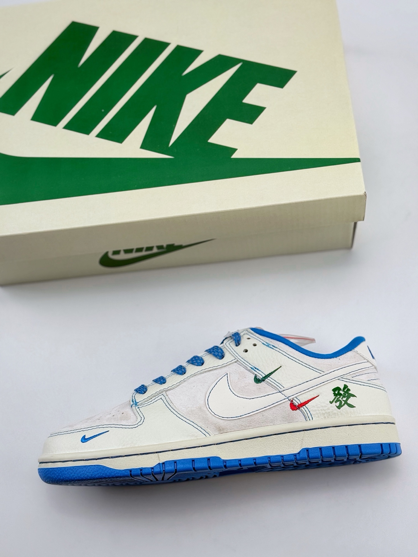 Nike SB Dunk Low 白蓝缝线 发财红中  AG3702-857