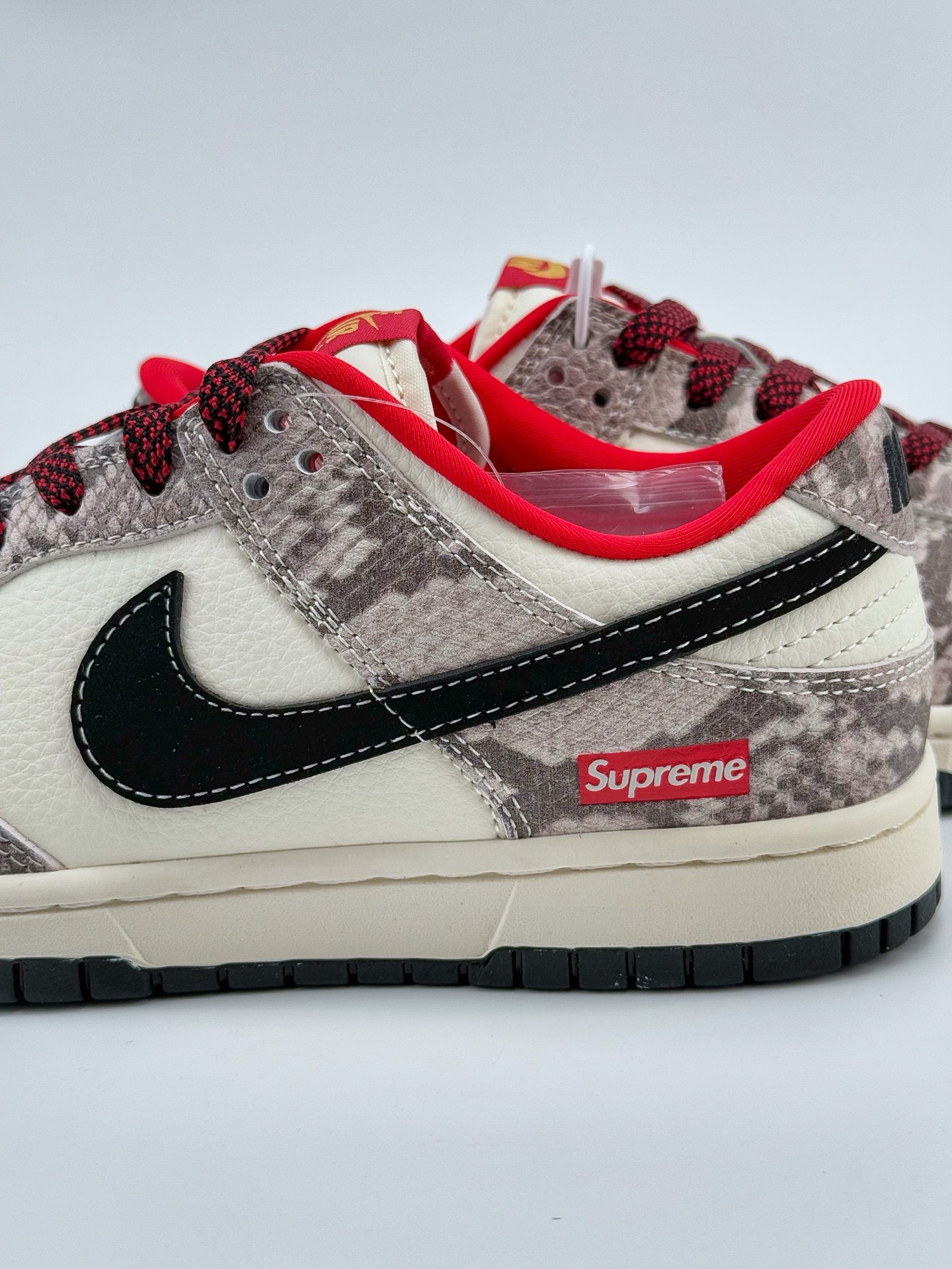 NIKE SB Dunk Low x Supreme 蛇年限定 白粉满天星  HD2258-620