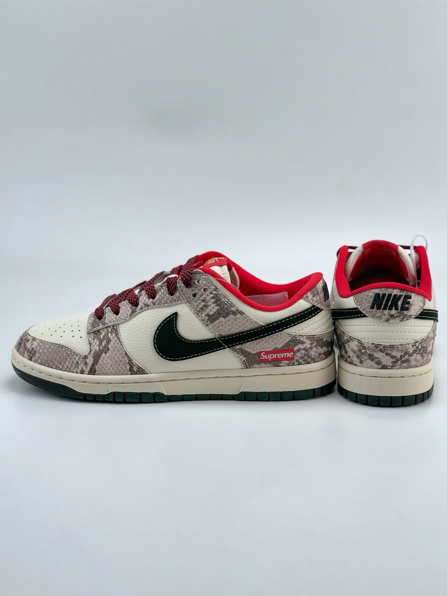 NIKE SB Dunk Low x Supreme 蛇年限定 白粉满天星  HD2258-620