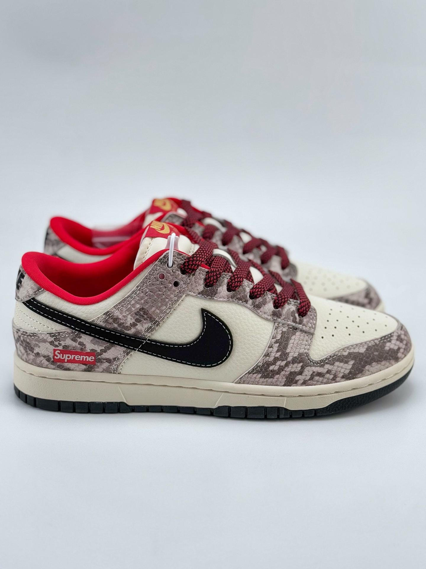 NIKE SB Dunk Low x Supreme 蛇年限定 白粉满天星  HD2258-620