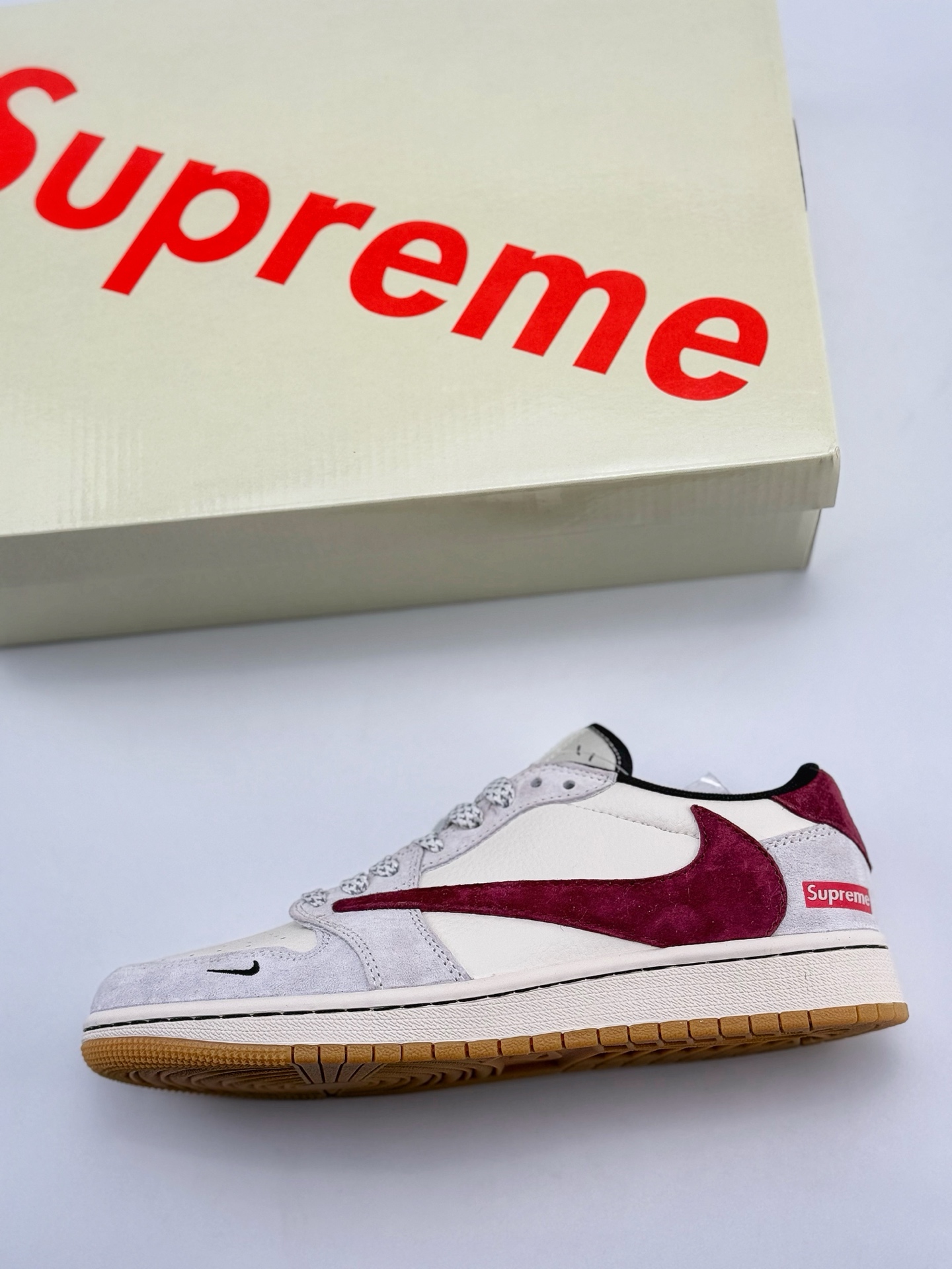 Travis Scott x Nike Air Jordan 1 Low x Supreme Air Jordan 1 Low 反转白红小钩满天星倒钩  HD2258-615