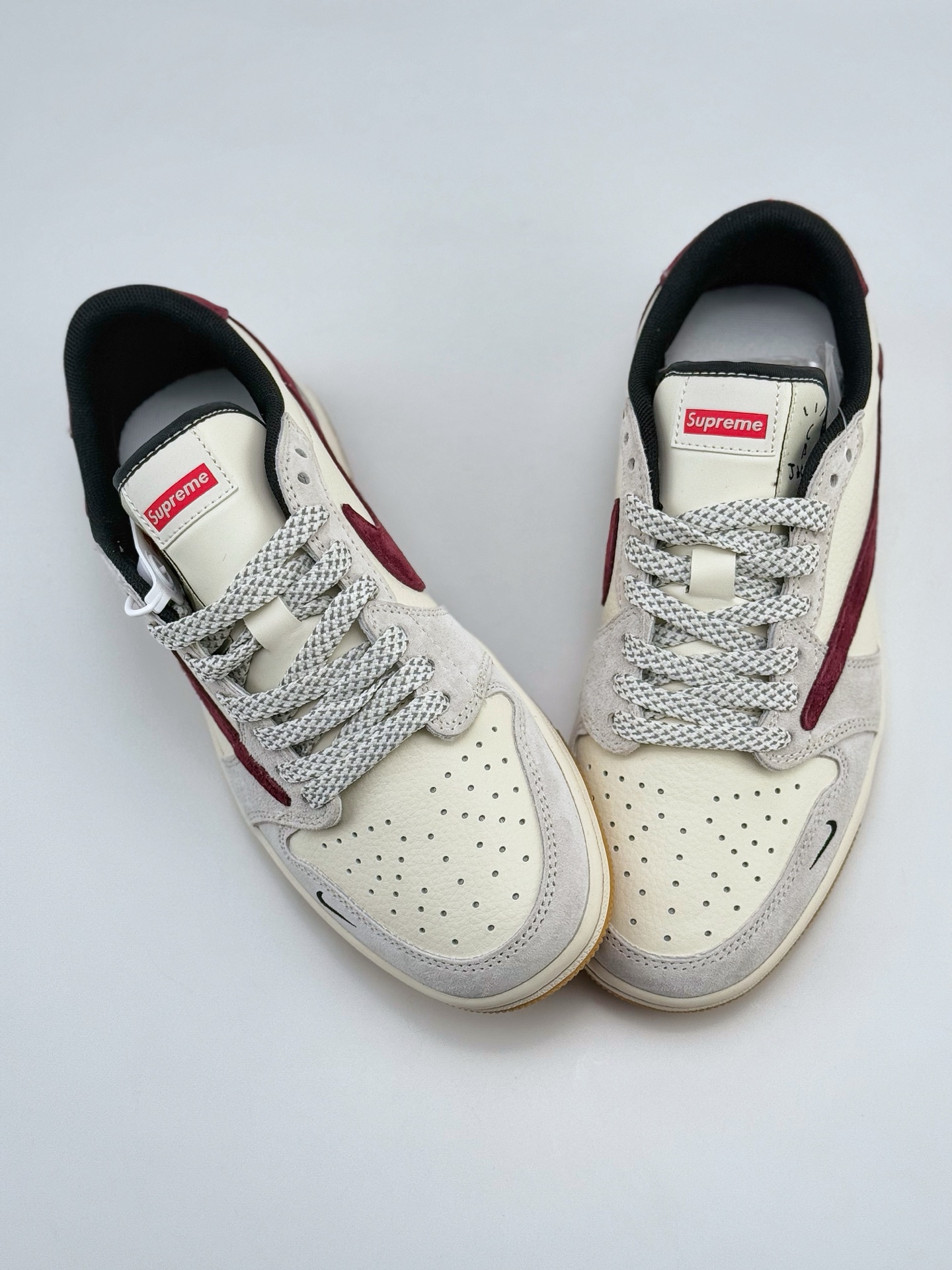 Travis Scott x Nike Air Jordan 1 Low x Supreme Air Jordan 1 Low 反转白红小钩满天星倒钩  HD2258-615