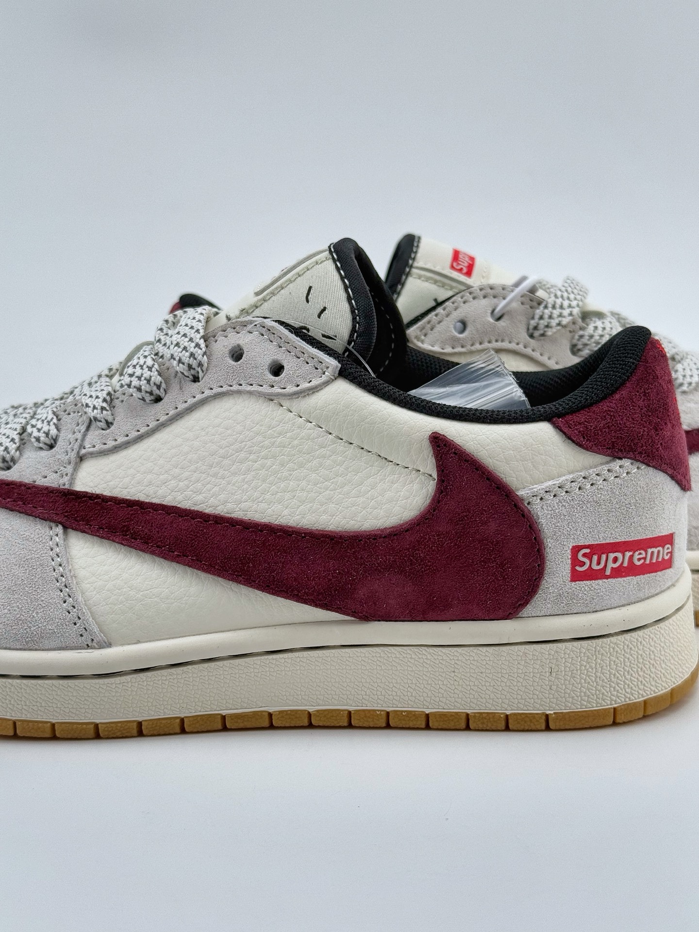 Travis Scott x Nike Air Jordan 1 Low x Supreme Air Jordan 1 Low 反转白红小钩满天星倒钩  HD2258-615