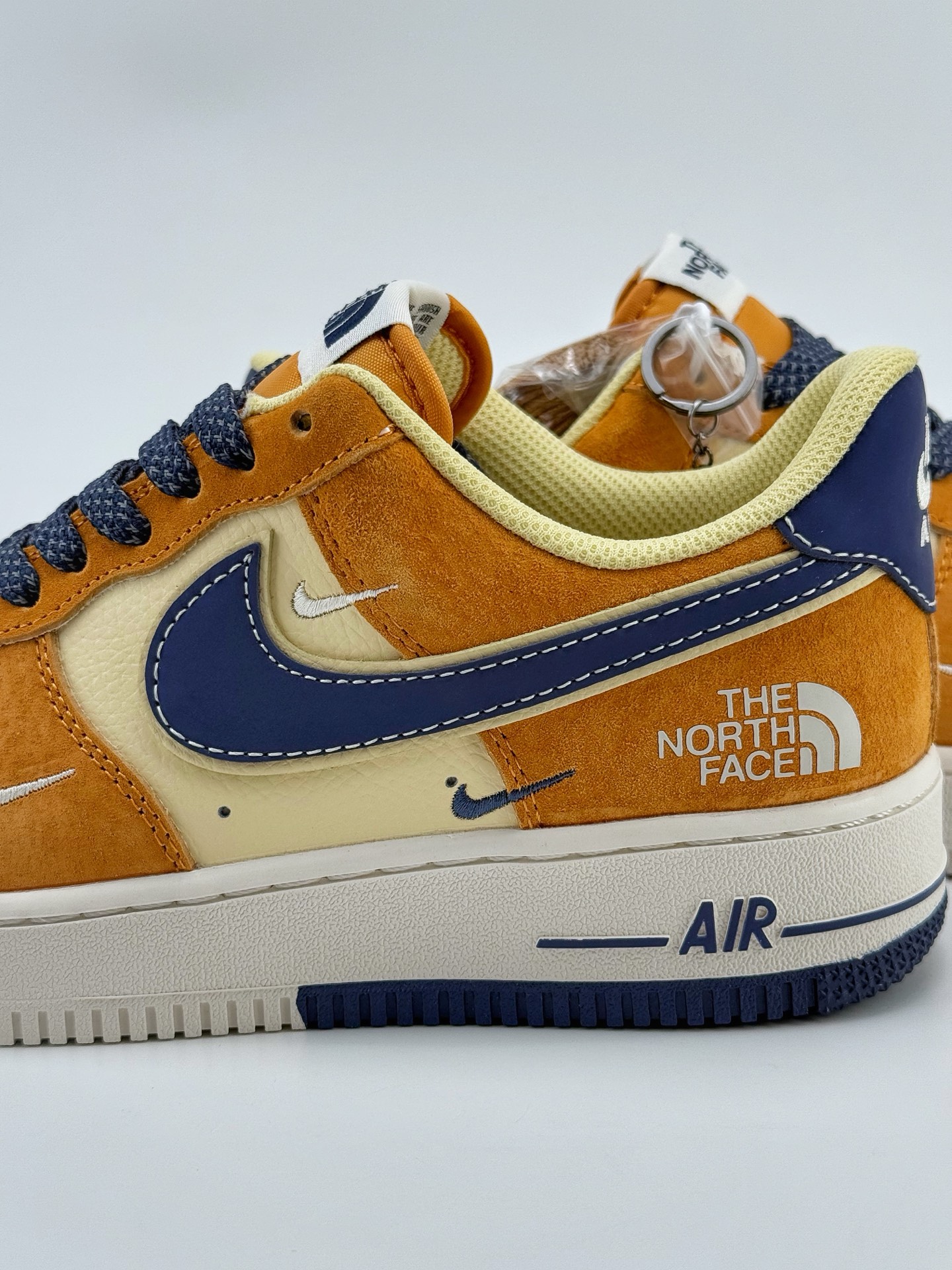 Nike Air Force 1 Low 07 x The North Face 黄橙蓝三小钩满天星  DM6868-053